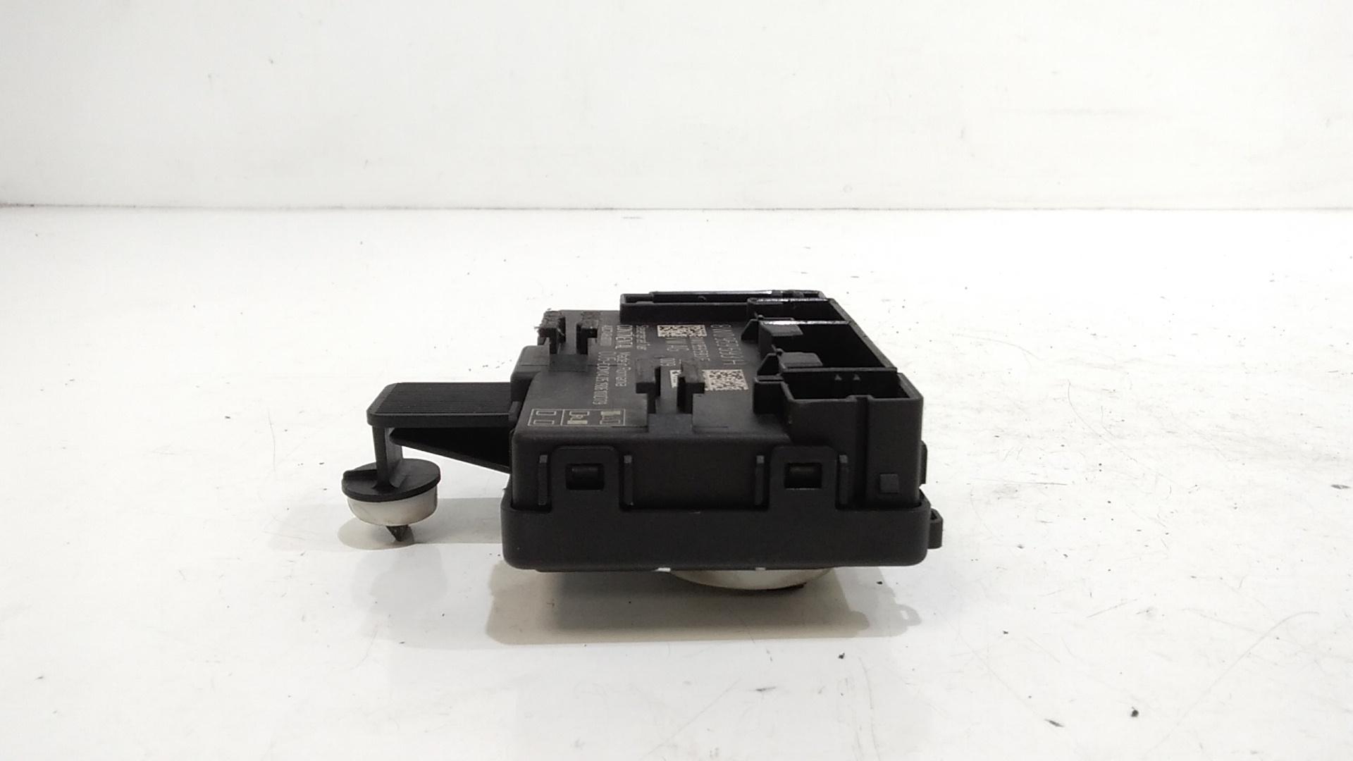 Centralina porta SX guida AUDI A4 Avant (8W5)