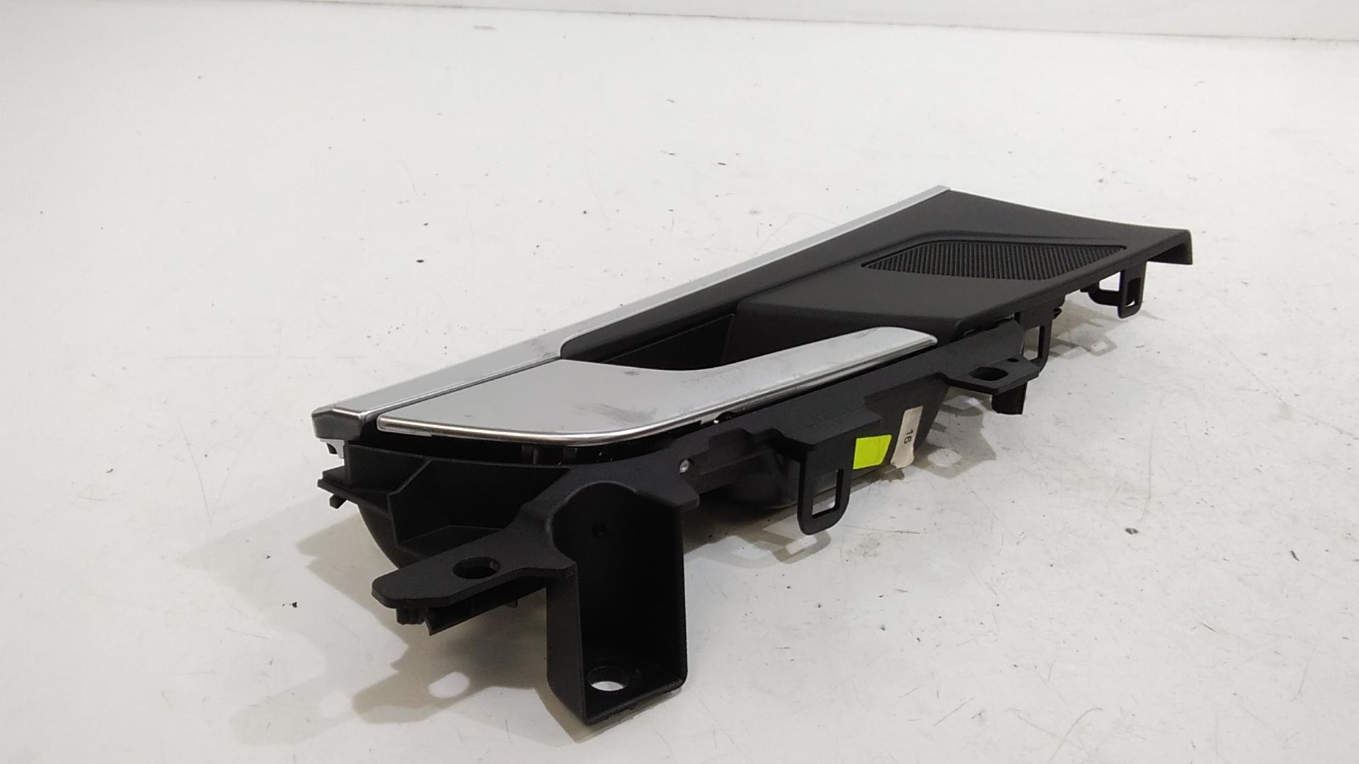 Maniglia interna Posteriore Sinistra AUDI A4 Avant (8W5)