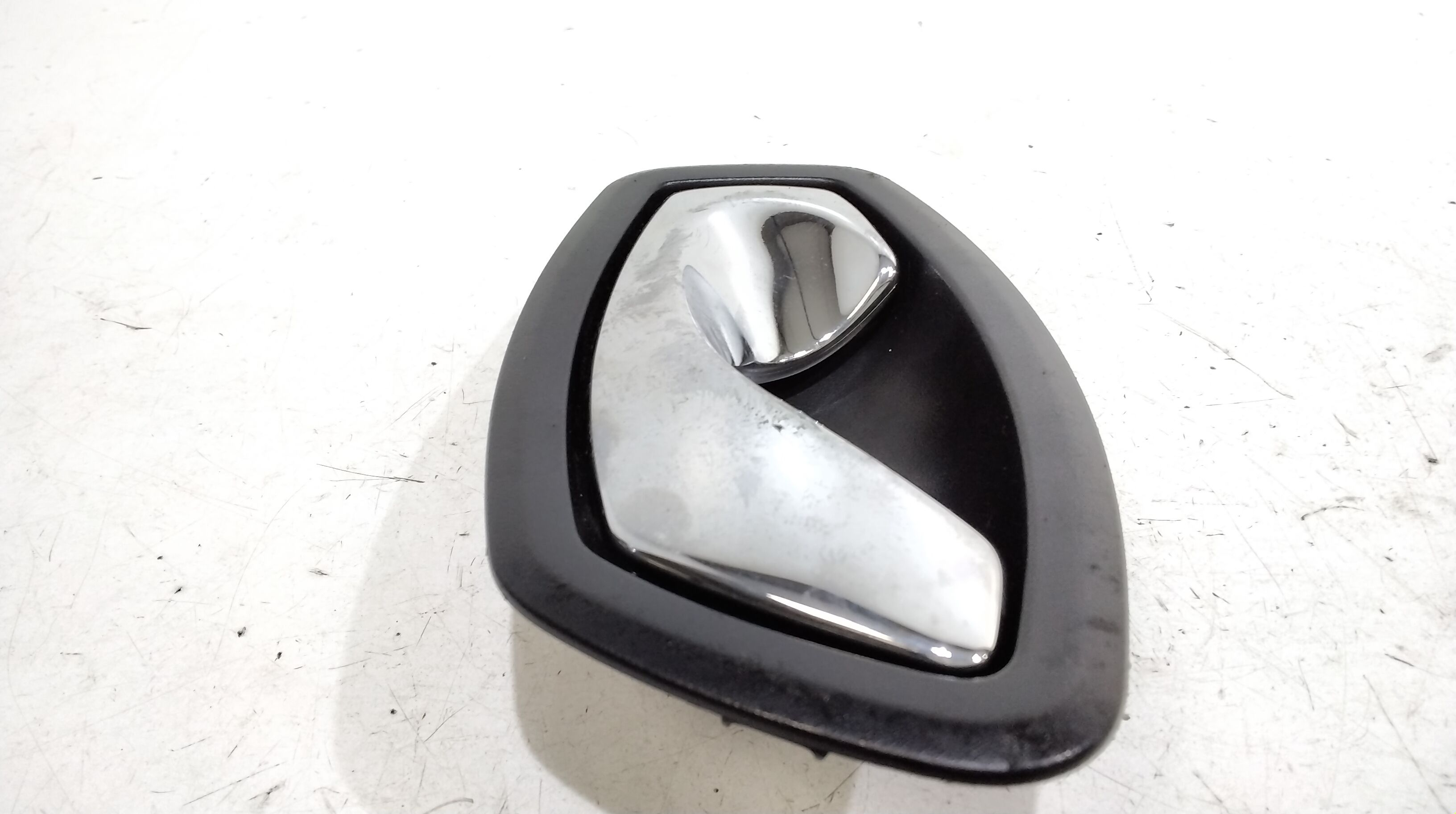Maniglia interna Posteriore Sinistra RENAULT Clio Serie IV (12>19)