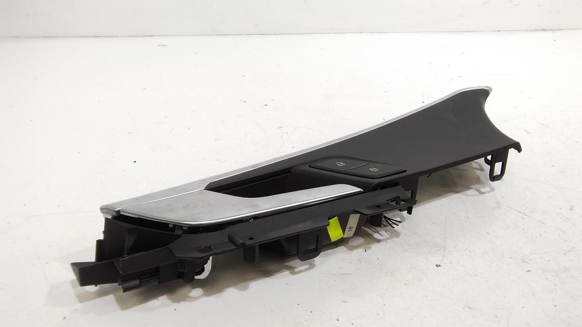 Maniglia interna anteriore Sinistra AUDI A4 Avant (8W5)