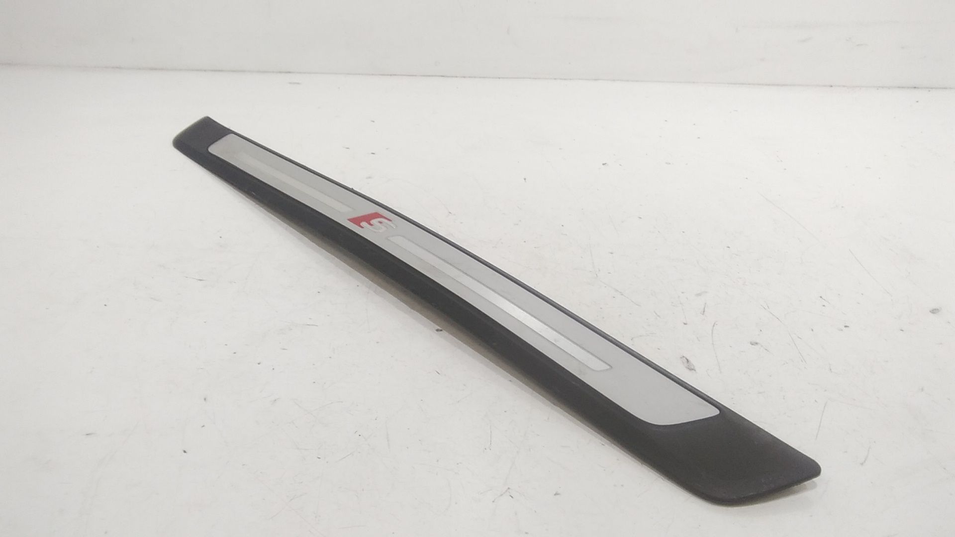 Batticalcagno Anteriore Destro AUDI A4 Avant (8W5)