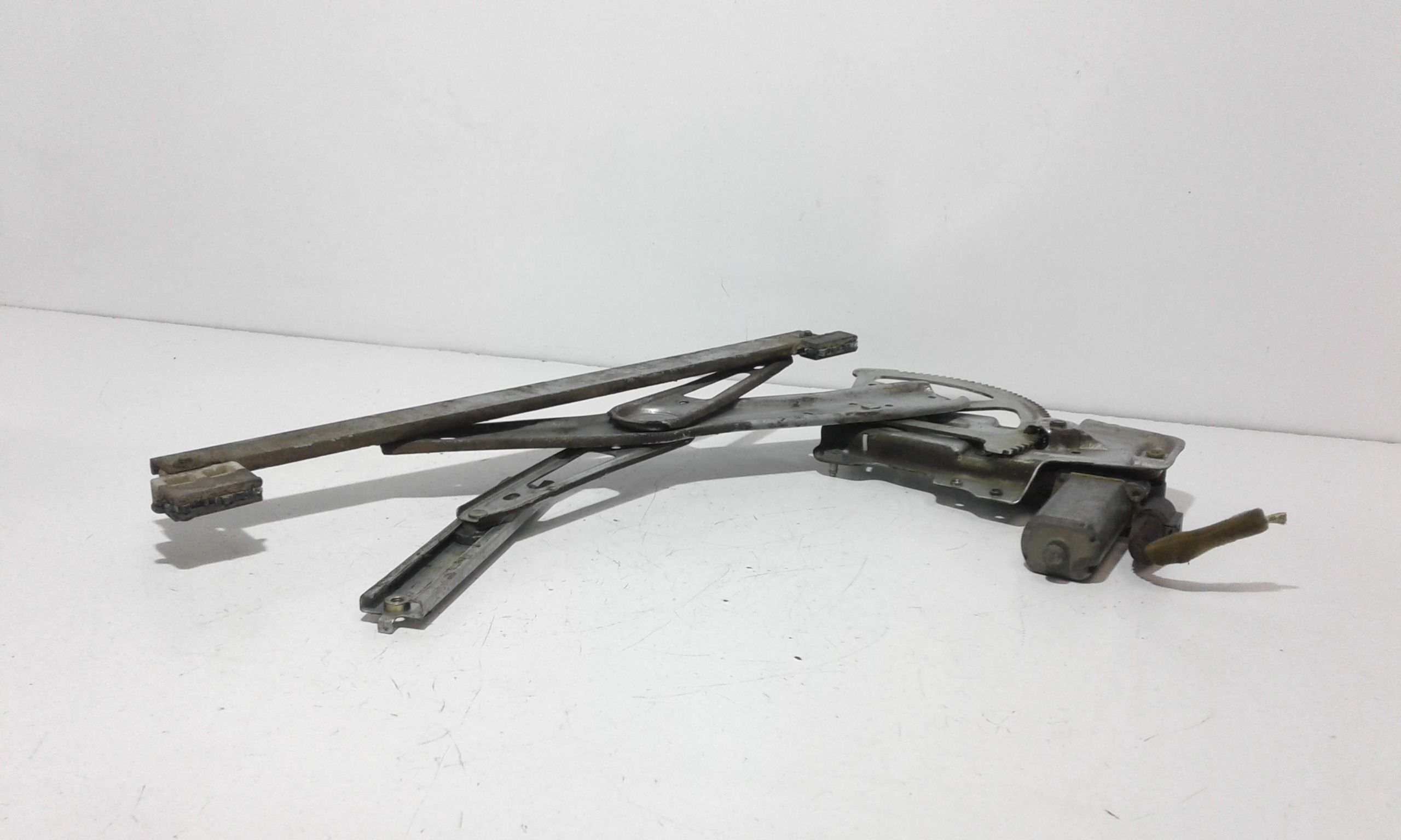 Cremagliera anteriore sinistra Guida TOYOTA Yaris 1 Serie