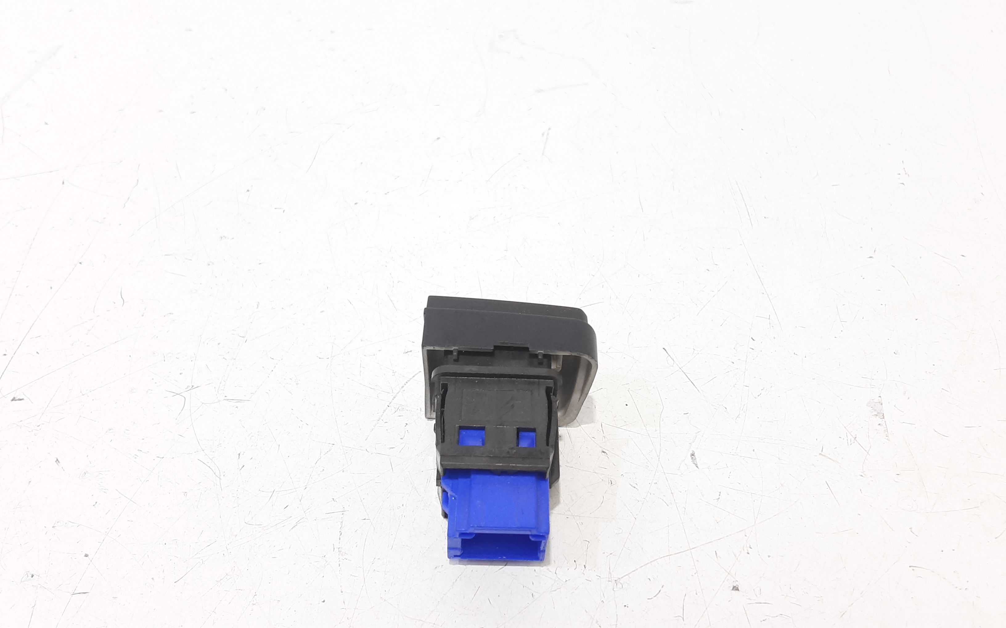 Pulsante luci di emergenza PEUGEOT 208 Serie (12>19)