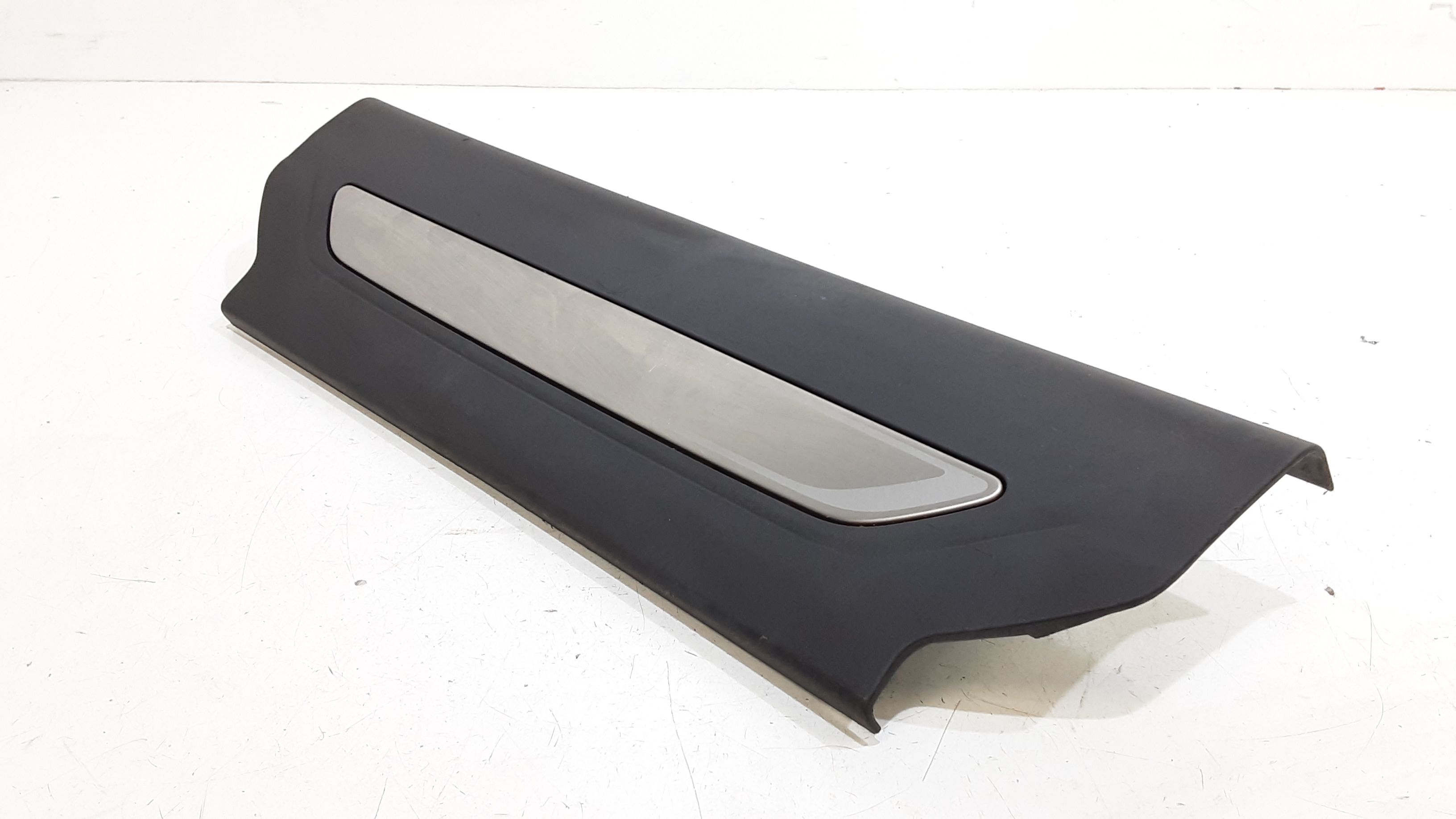 Batticalcagno Anteriore Destro LAND ROVER Range Rover Velar (17>)