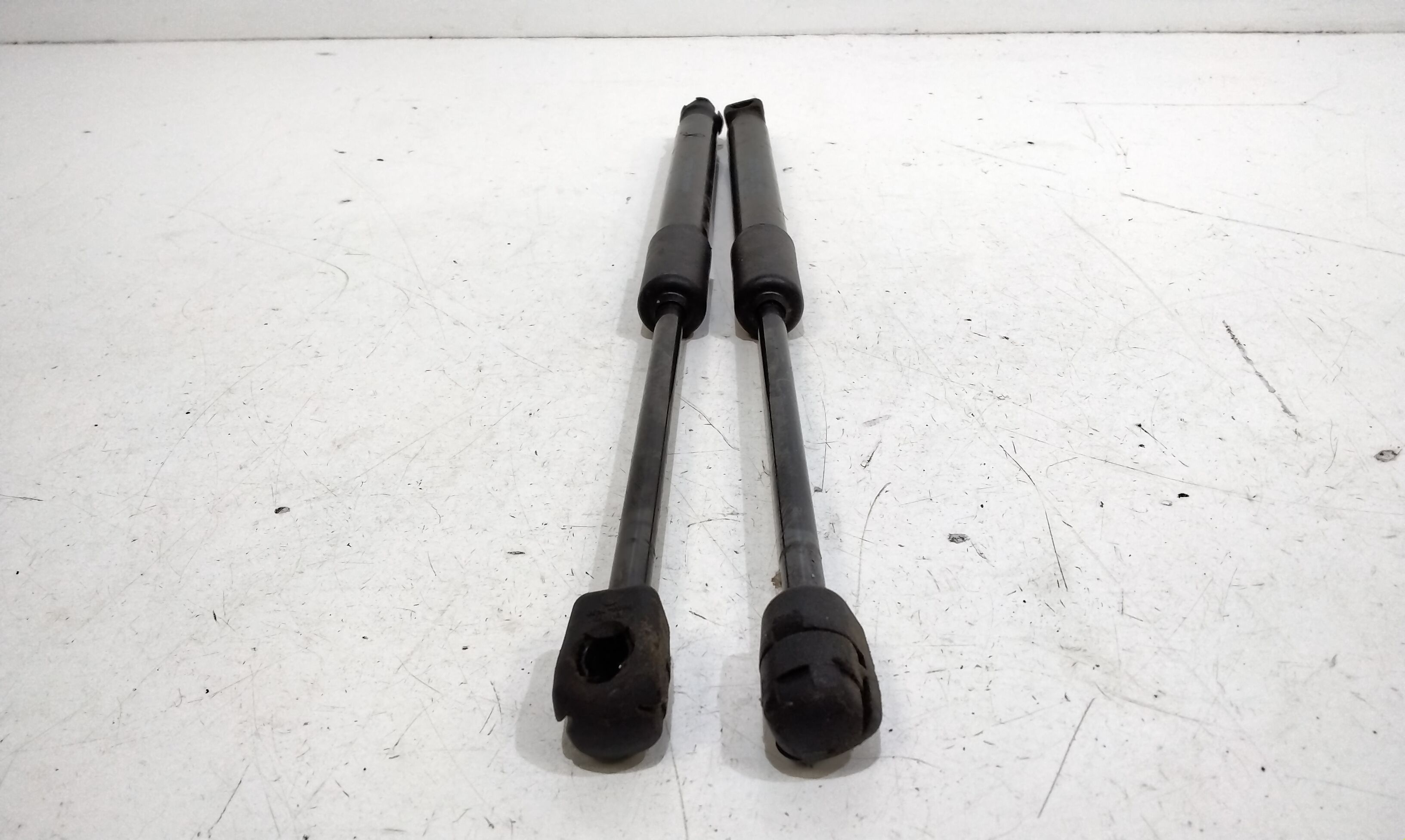 Pistoncini cofano Post. VOLKSWAGEN Up Serie (122) (16>)