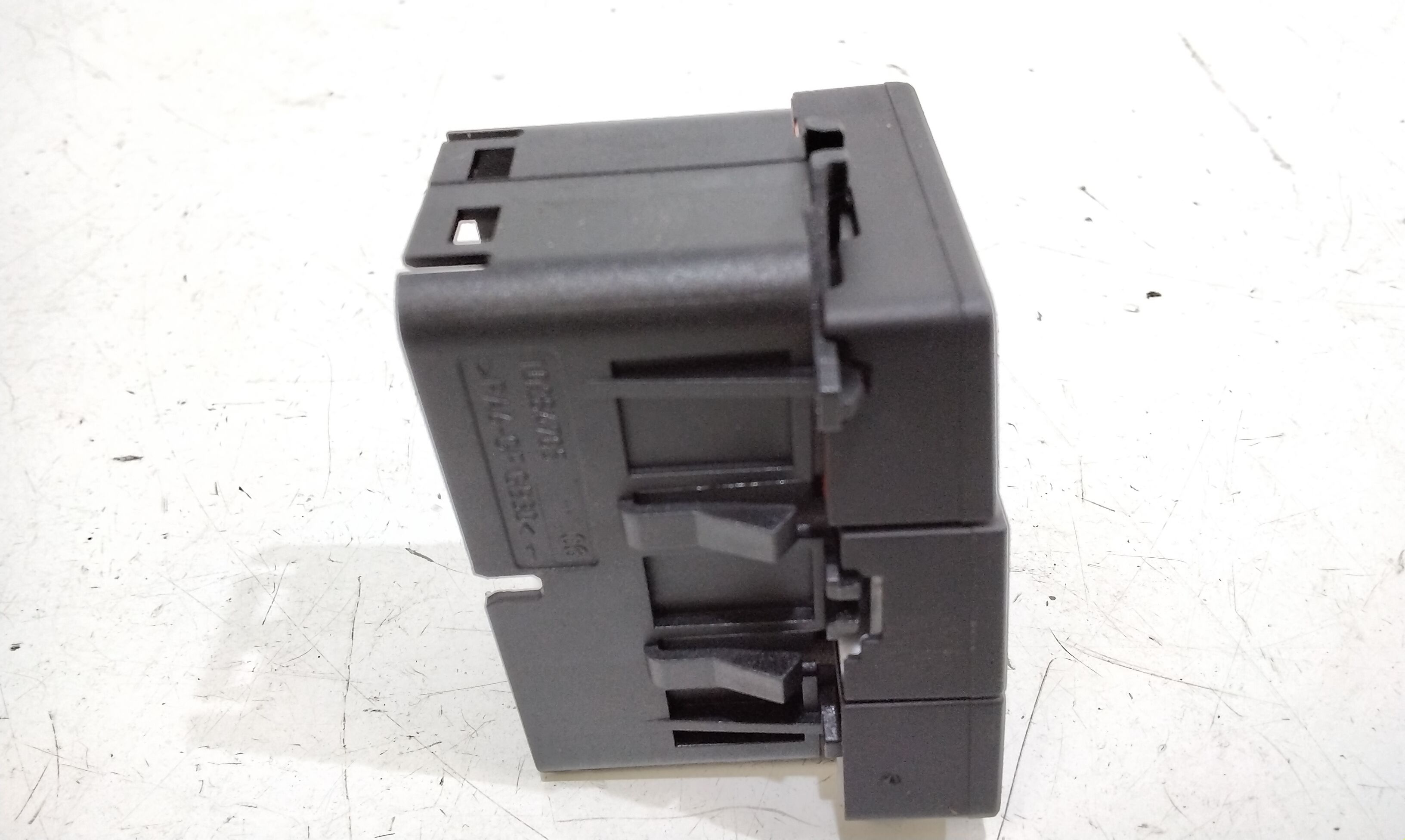 Pulsante luci di emergenza VOLKSWAGEN Up Serie (122) (16>)