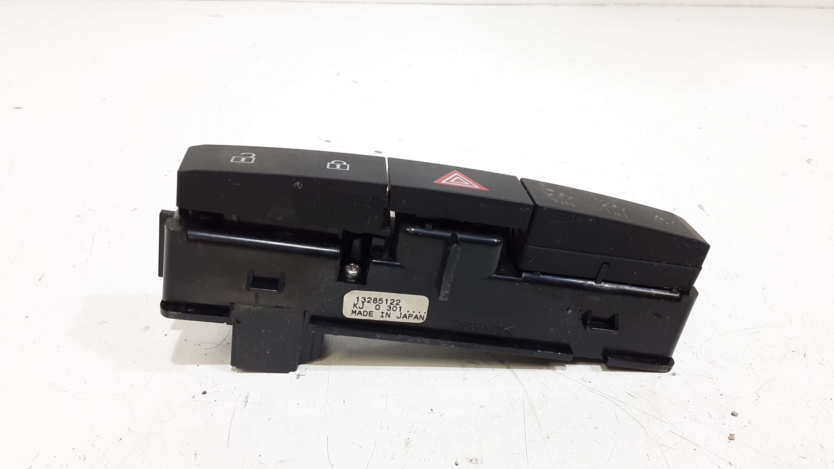 Pulsante luci di emergenza OPEL Astra J S. Wagon