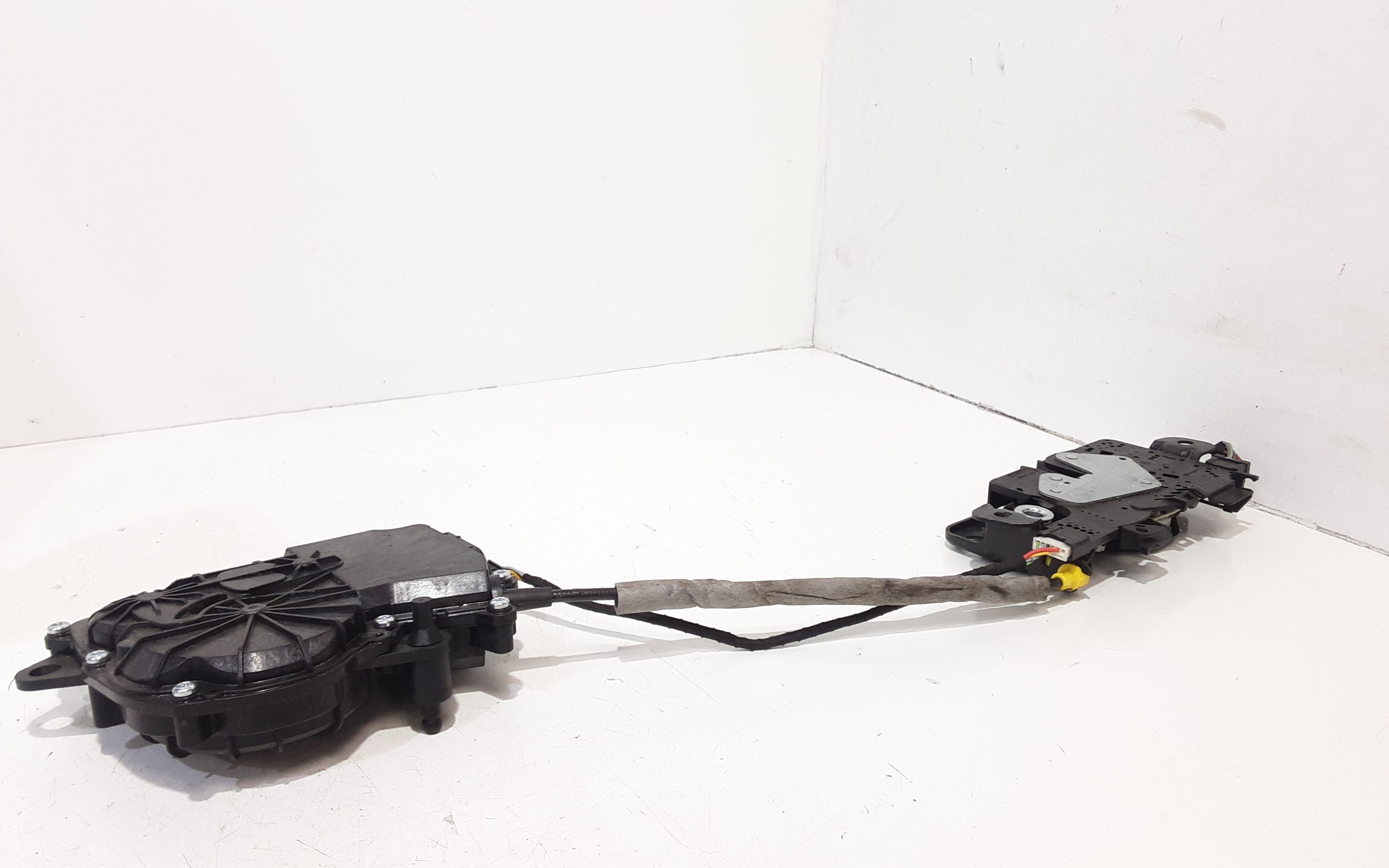 Attuatore serratura cofano posteriore BMW Serie 5 Touring F10