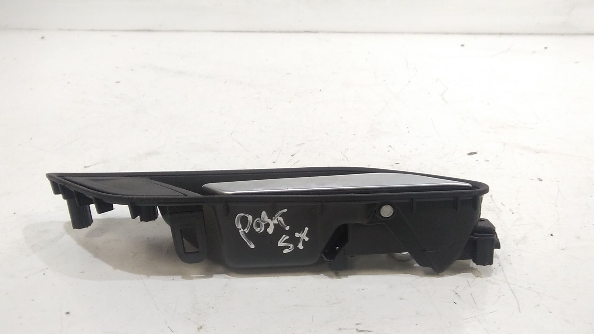 Maniglia interna Posteriore Sinistra AUDI A3 Sportback (8YA) (19>)