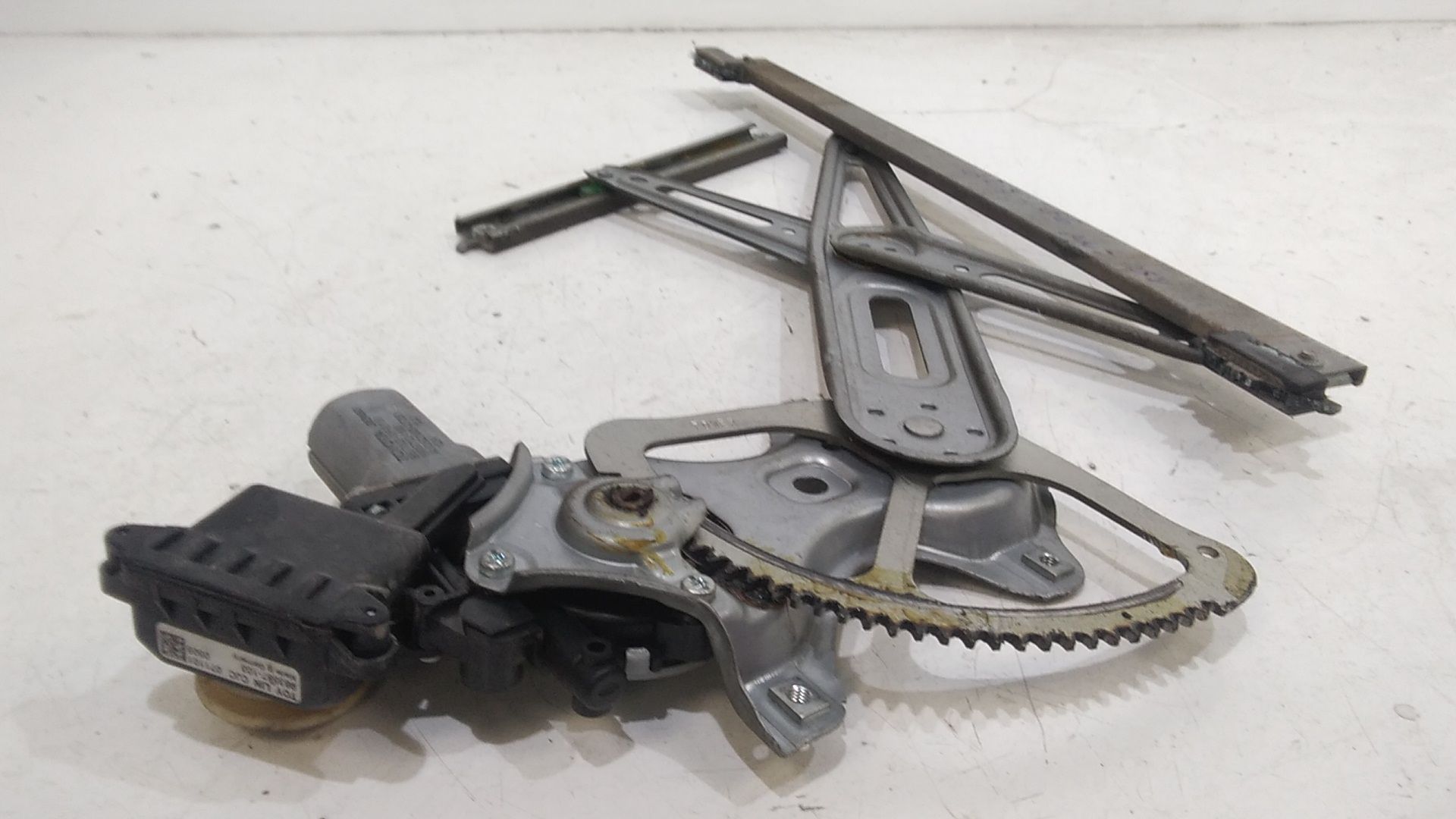 Cremagliera anteriore sinistra Guida TOYOTA Yaris Serie (05>08)