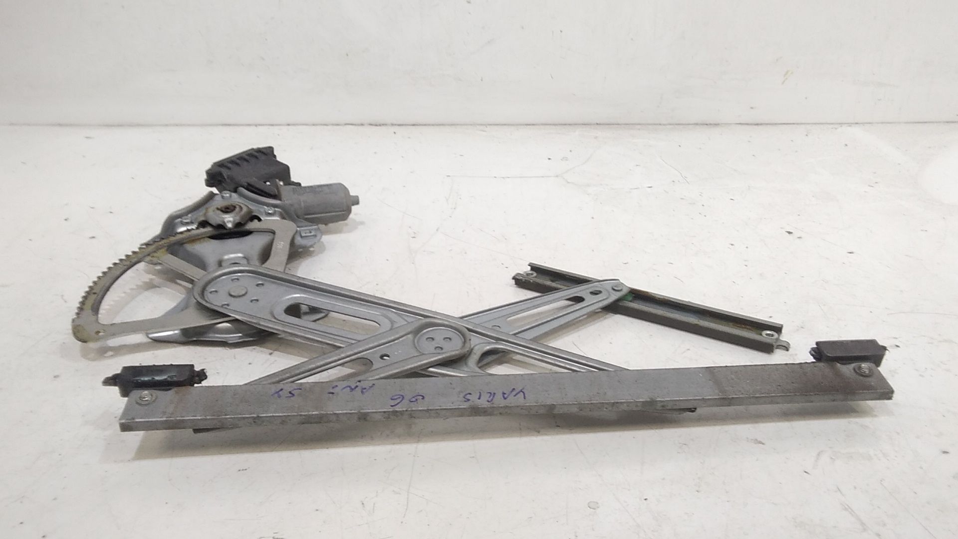 Cremagliera anteriore sinistra Guida TOYOTA Yaris Serie (05>08)