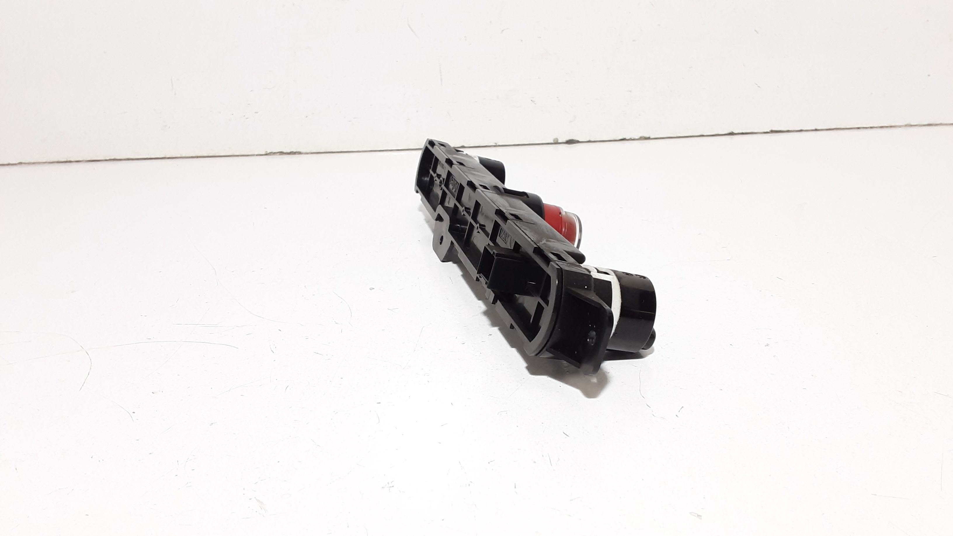 Pulsante luci di emergenza FIAT 500 Serie (07>14)