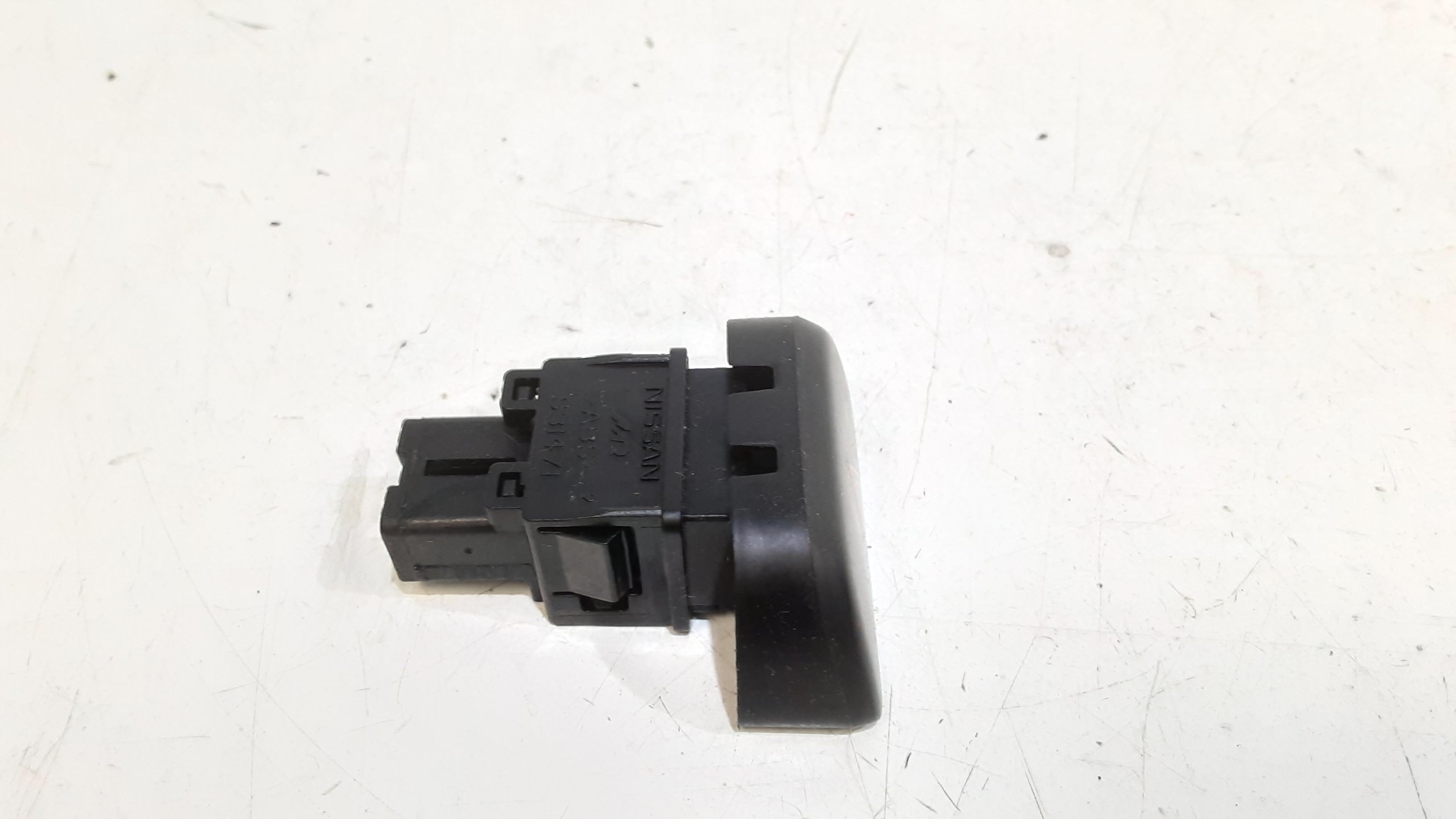 Pulsante luci di emergenza NISSAN Micra 7 Serie