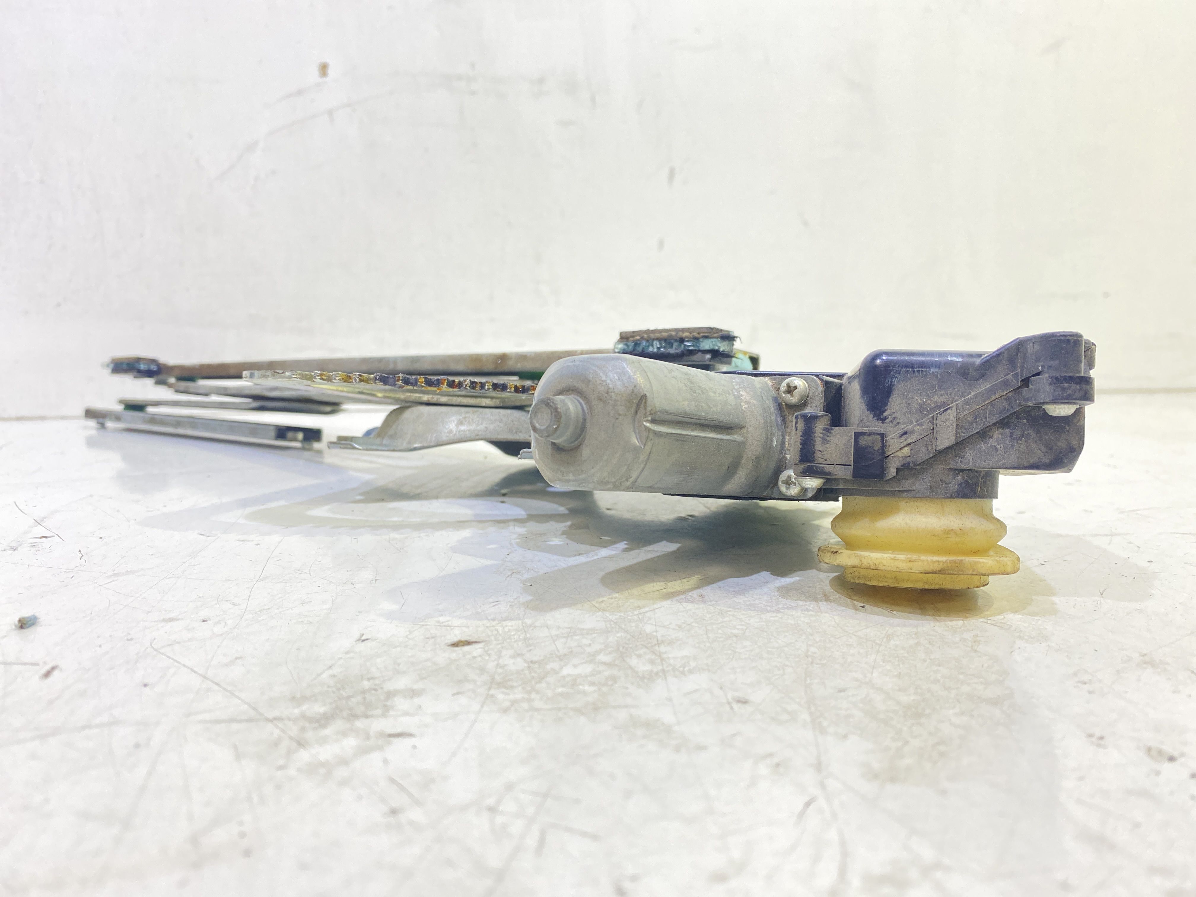 Cremagliera anteriore sinistra Guida TOYOTA Yaris 4 Serie