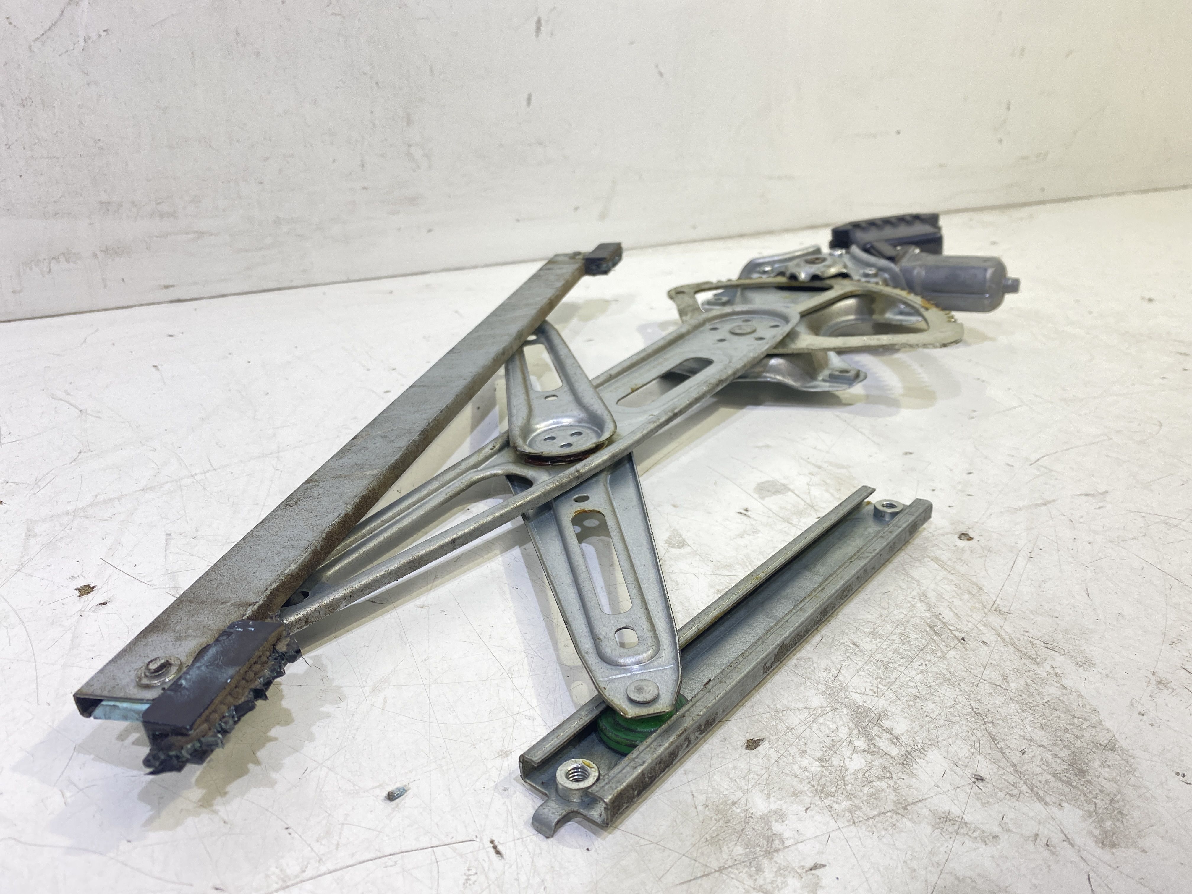 Cremagliera anteriore sinistra Guida TOYOTA Yaris 4 Serie