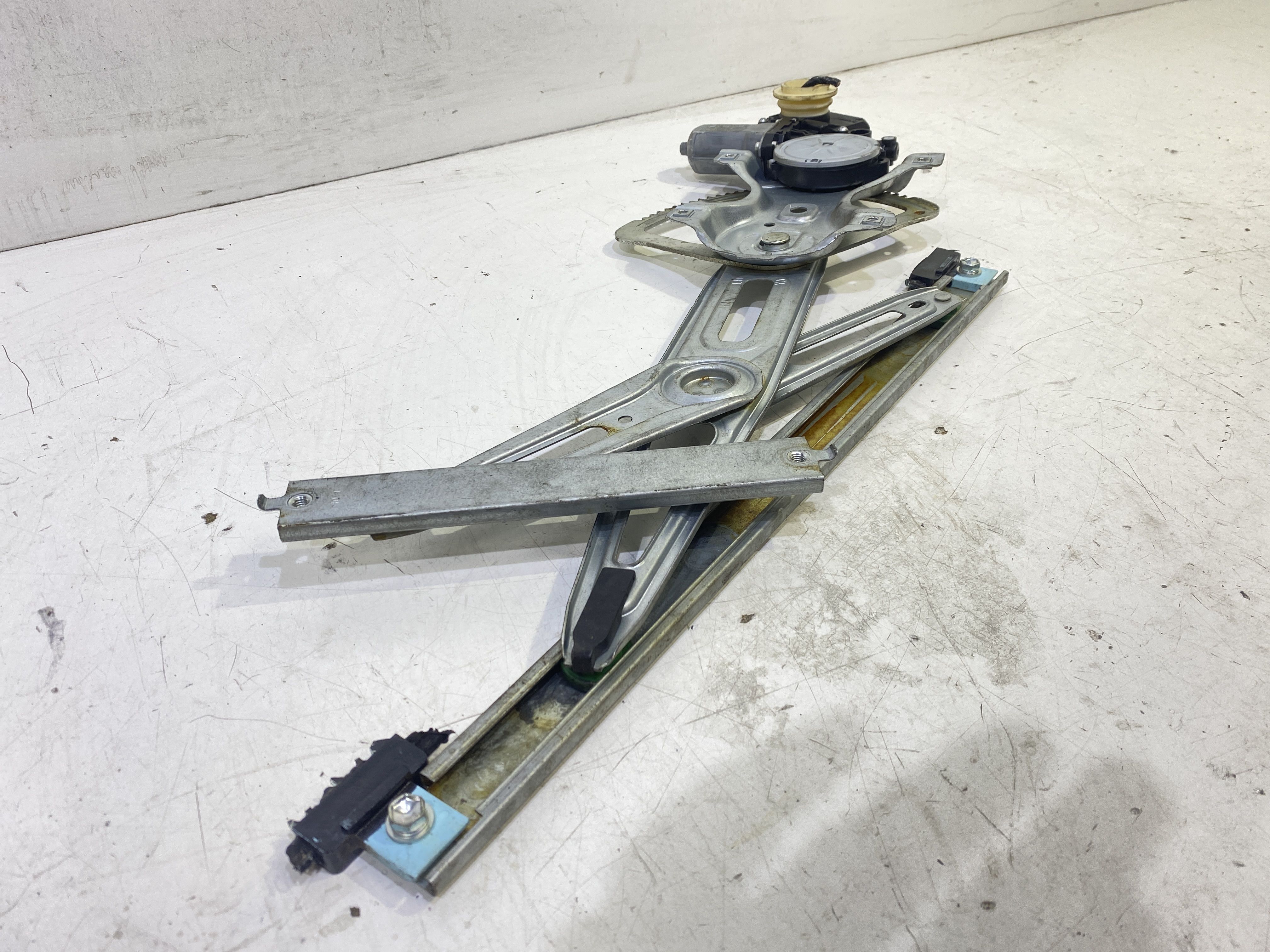 Cremagliera anteriore sinistra Guida TOYOTA Yaris 4 Serie