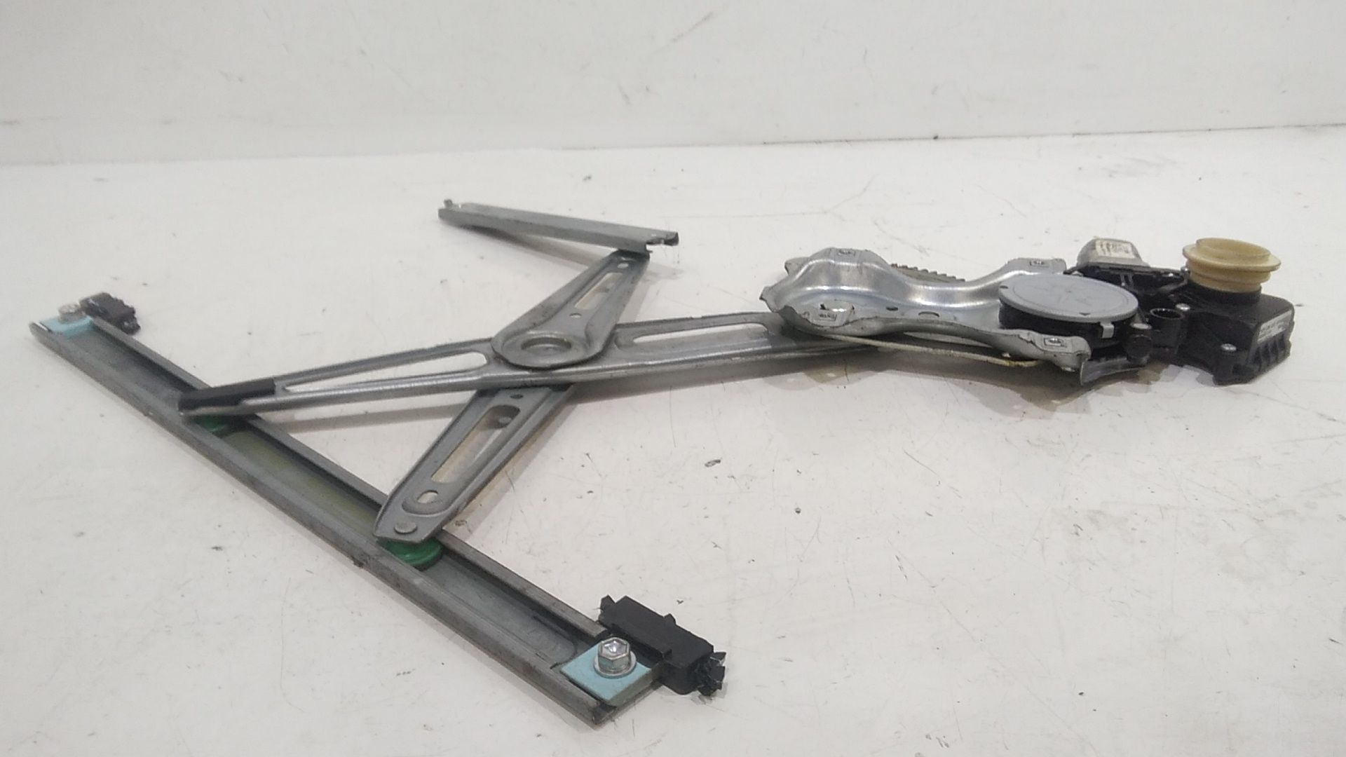 Cremagliera anteriore sinistra Guida TOYOTA Yaris 3 Serie