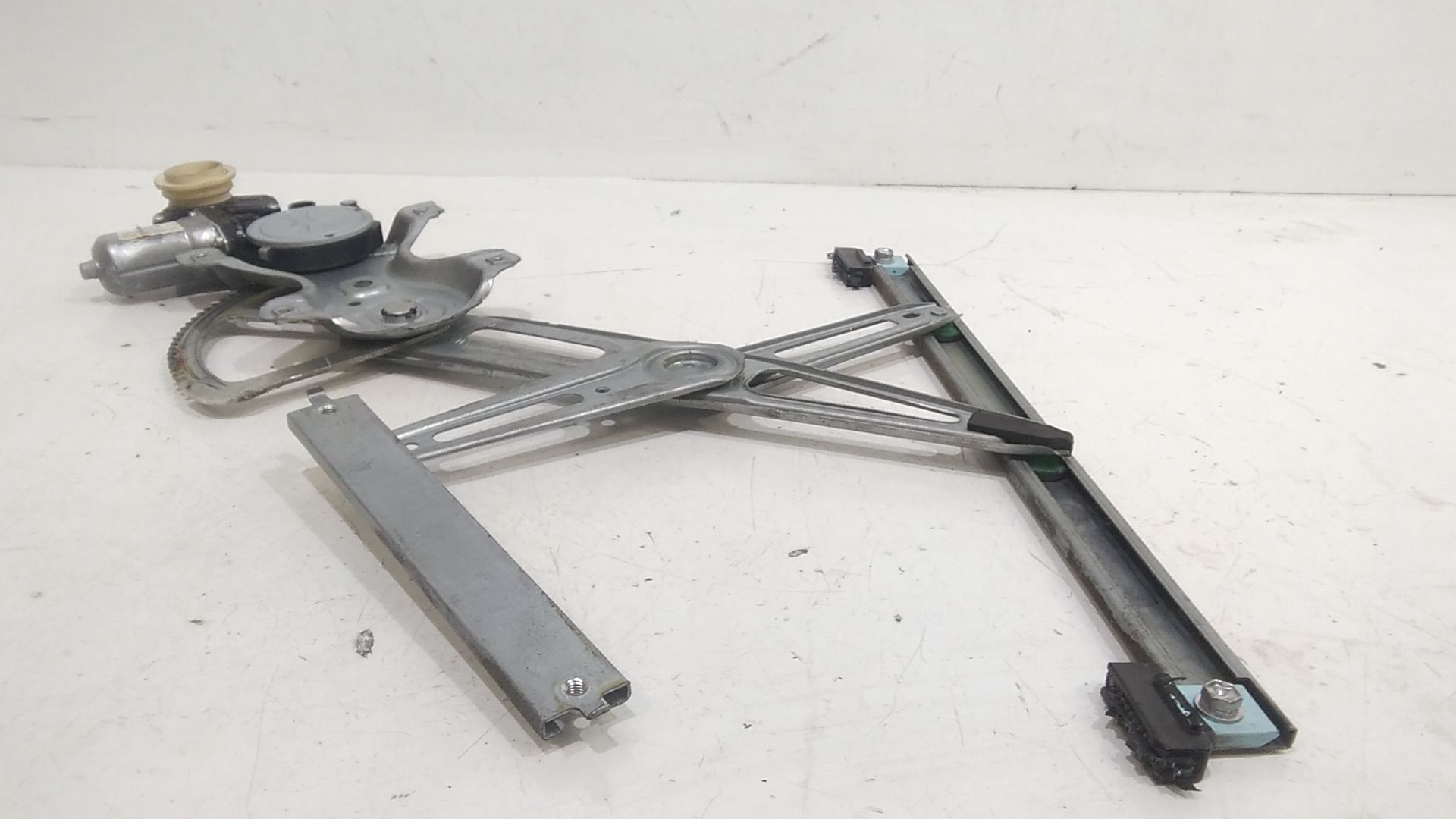 Cremagliera anteriore sinistra Guida TOYOTA Yaris 3 Serie