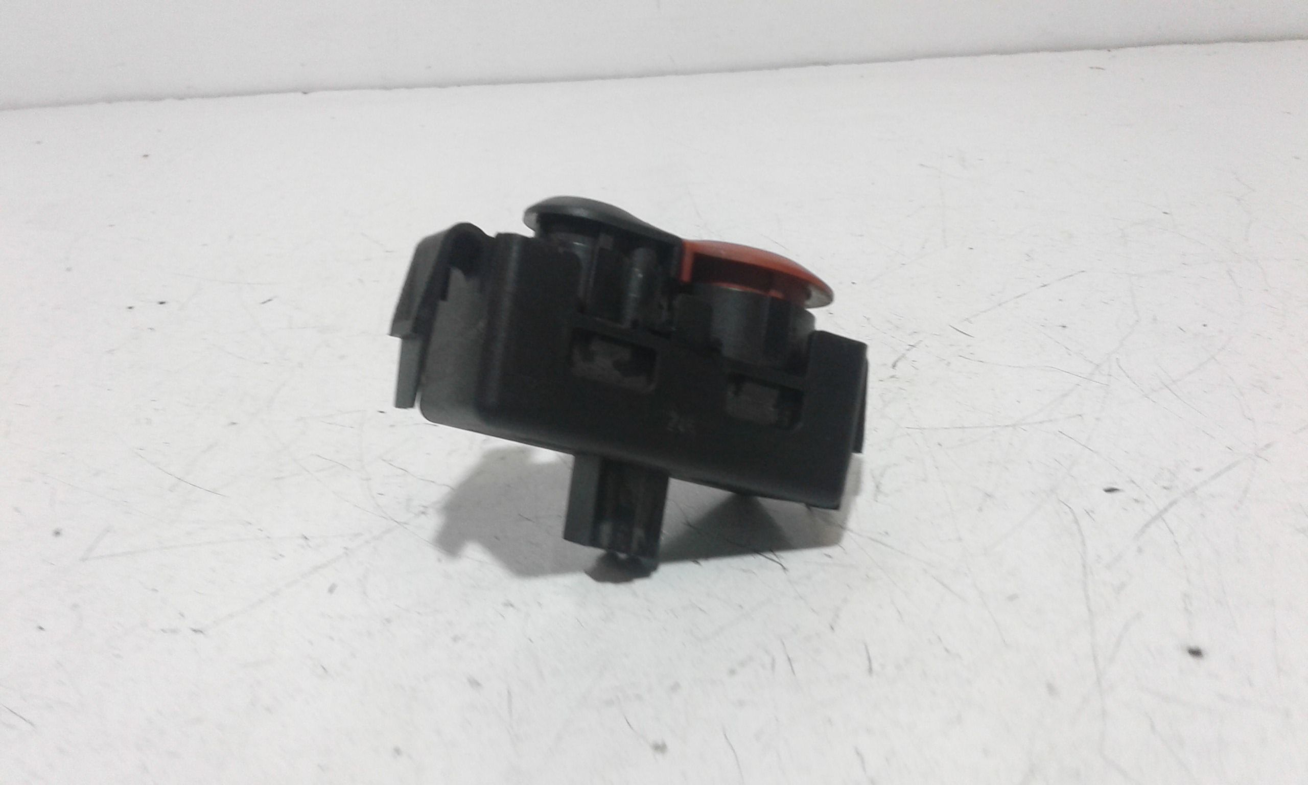 Pulsante luci di emergenza RENAULT Kangoo 2 Serie