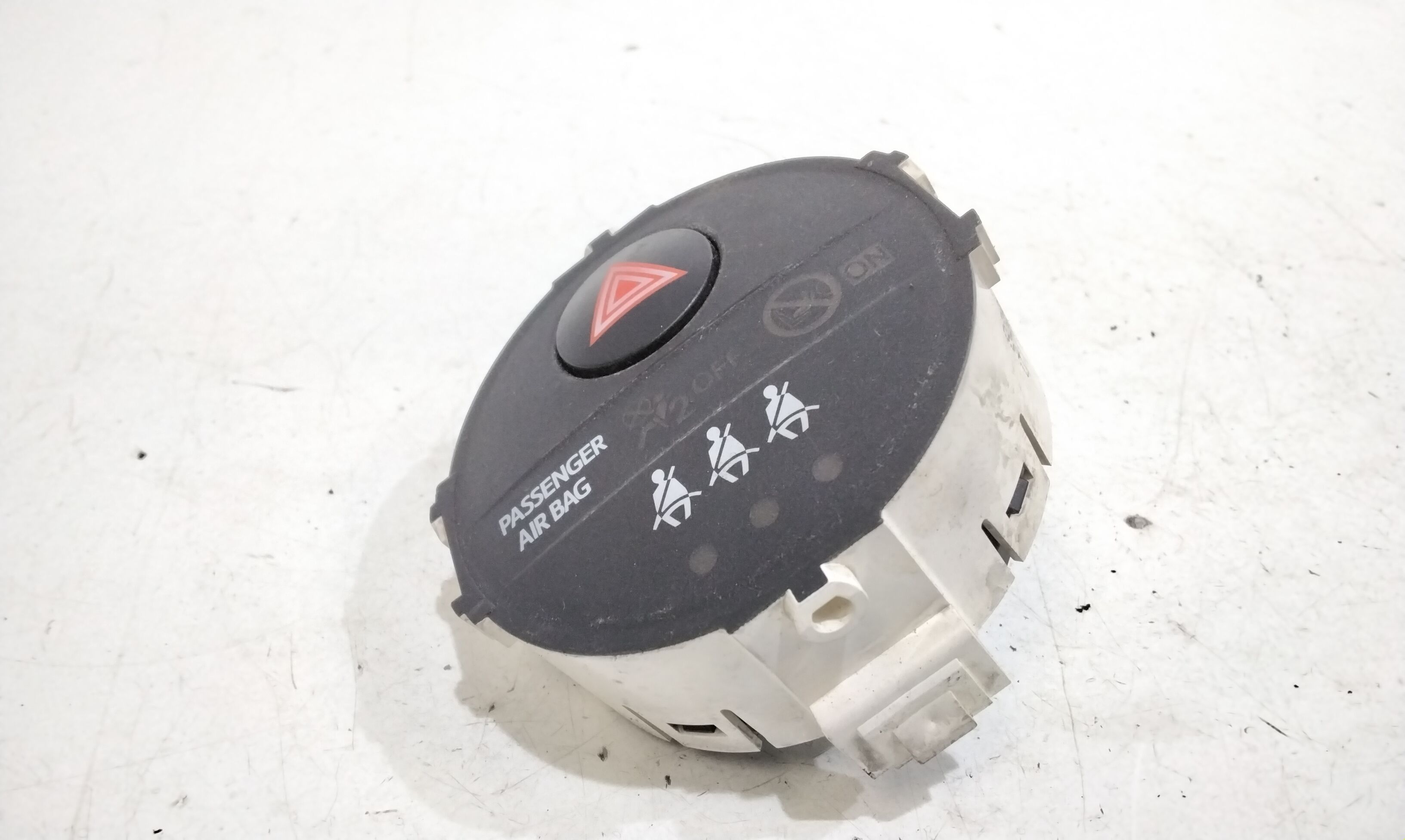 Pulsante luci di emergenza TOYOTA Yaris Serie