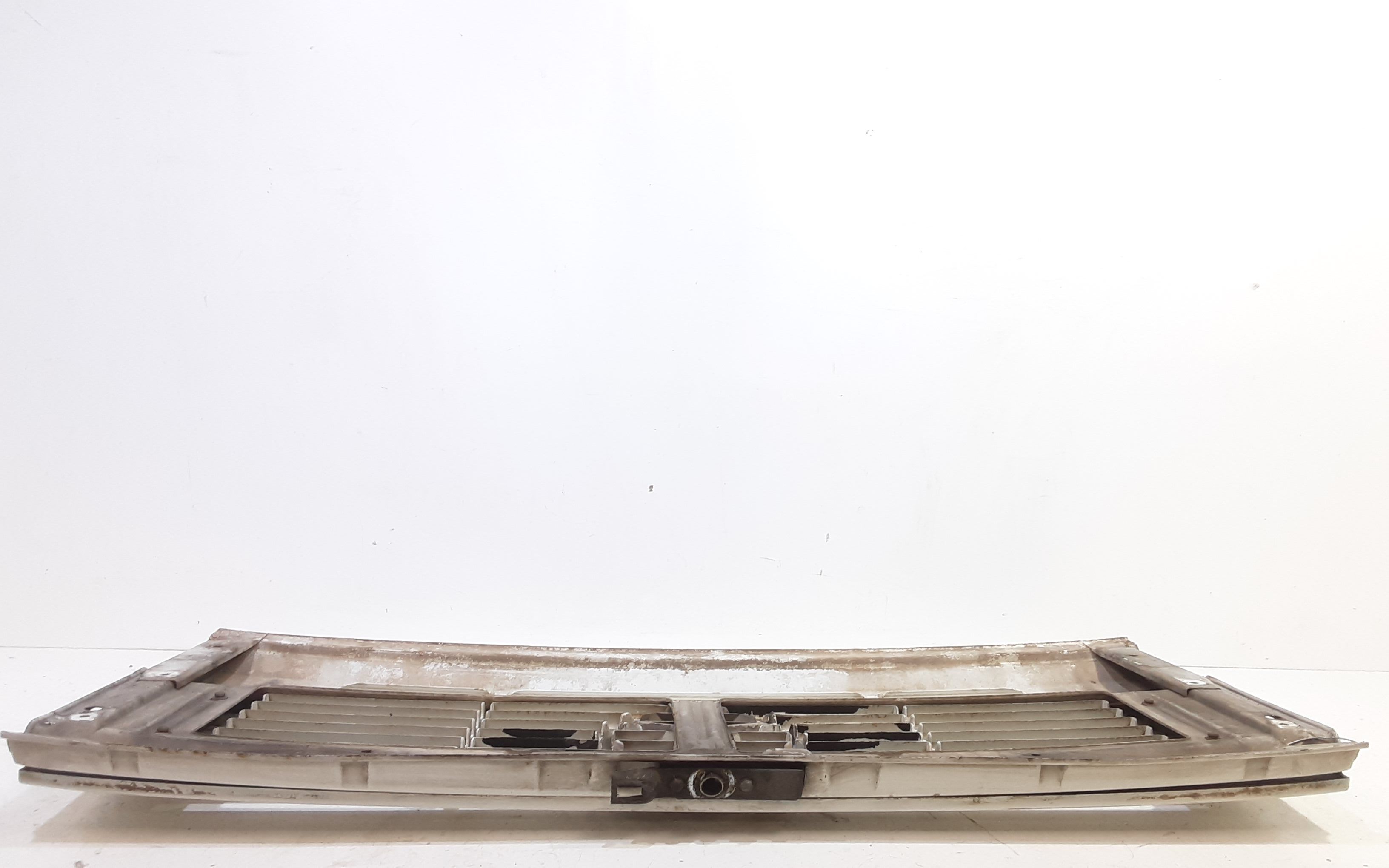 Mascherina anteriore MERCEDES 711D Serie (89>06)