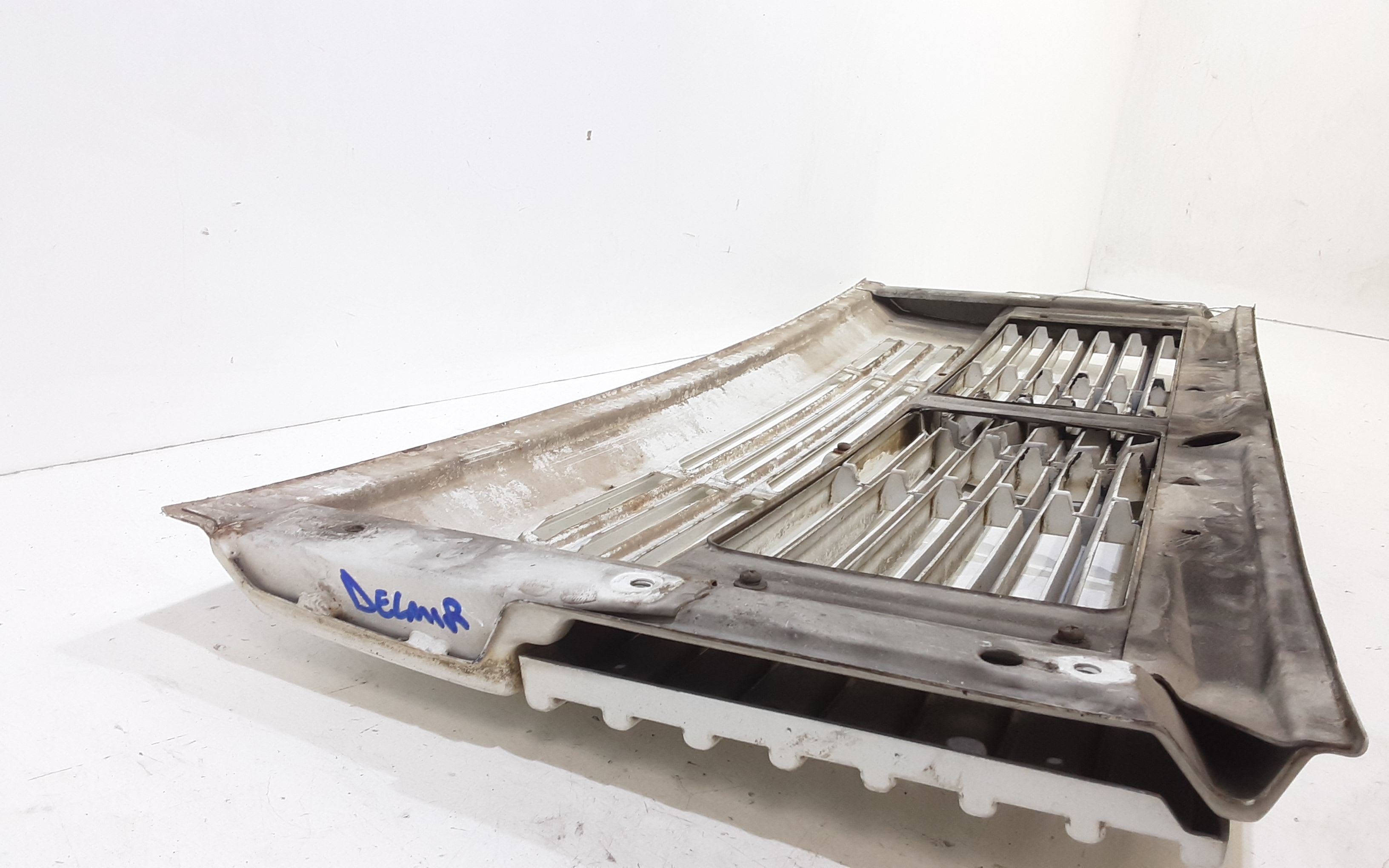 Mascherina anteriore MERCEDES 711D Serie (89>06)