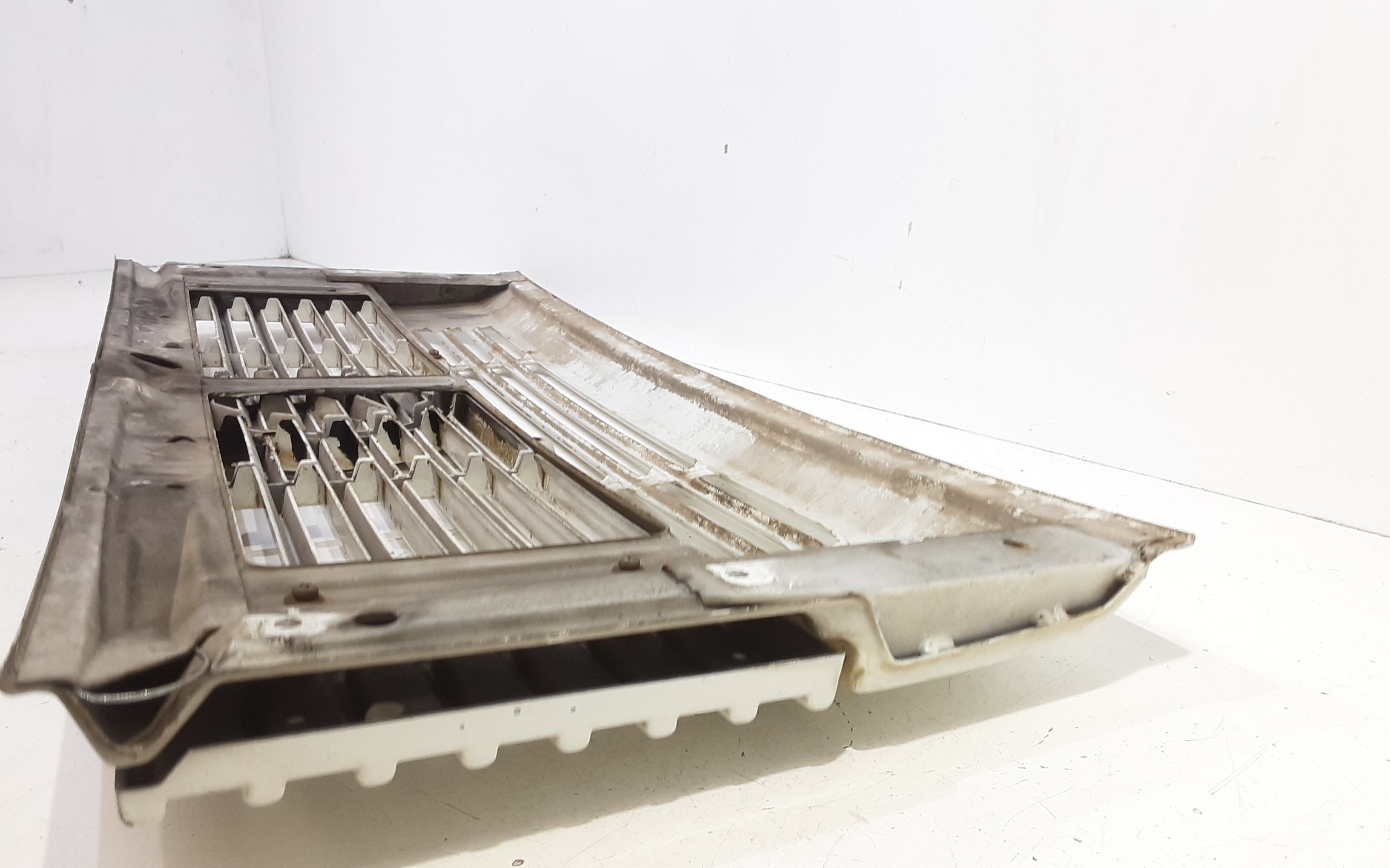 Mascherina anteriore MERCEDES 711D Serie (89>06)