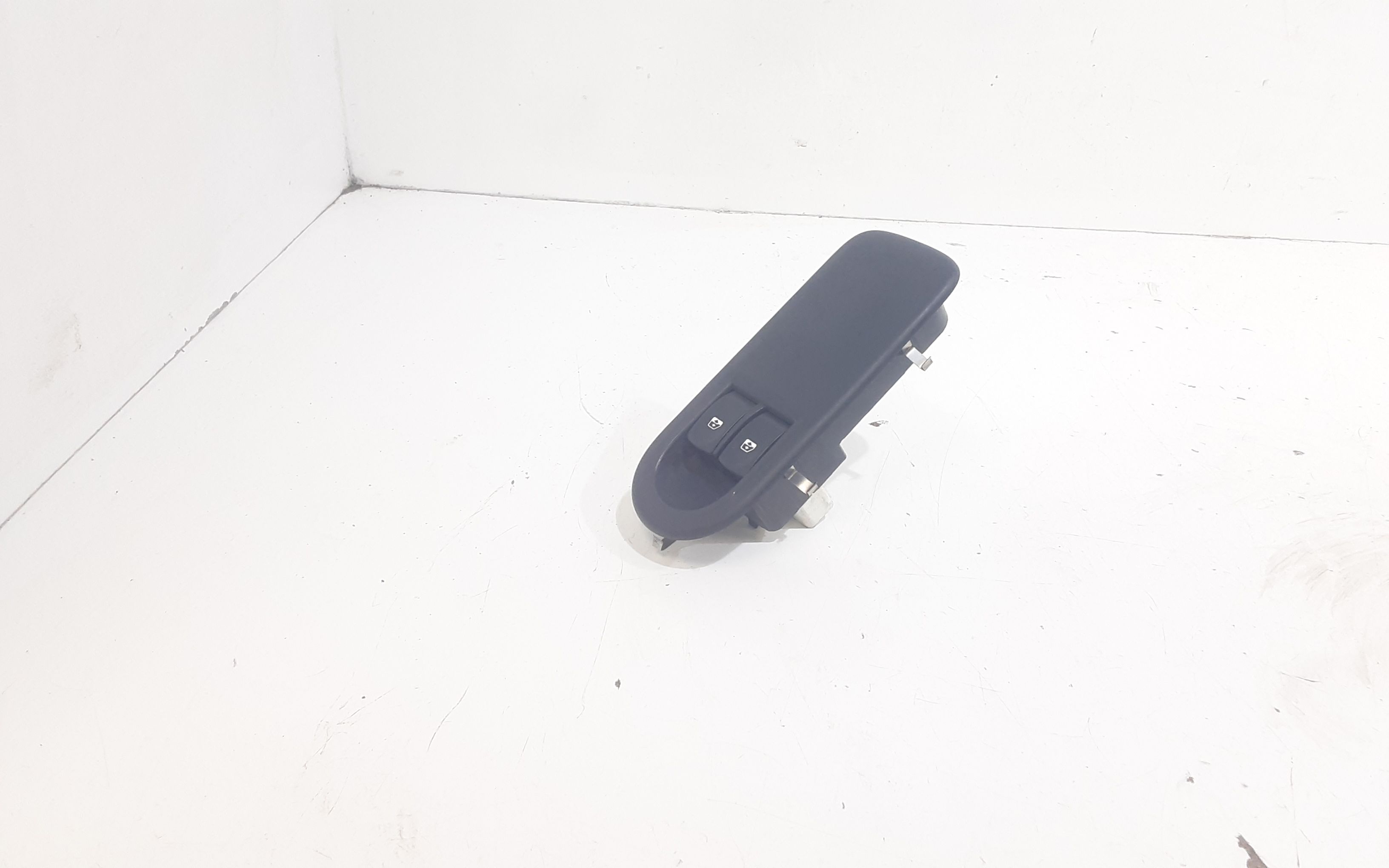 Pulsantiera anteriore sinistra Guida RENAULT Clio Serie (04>08)