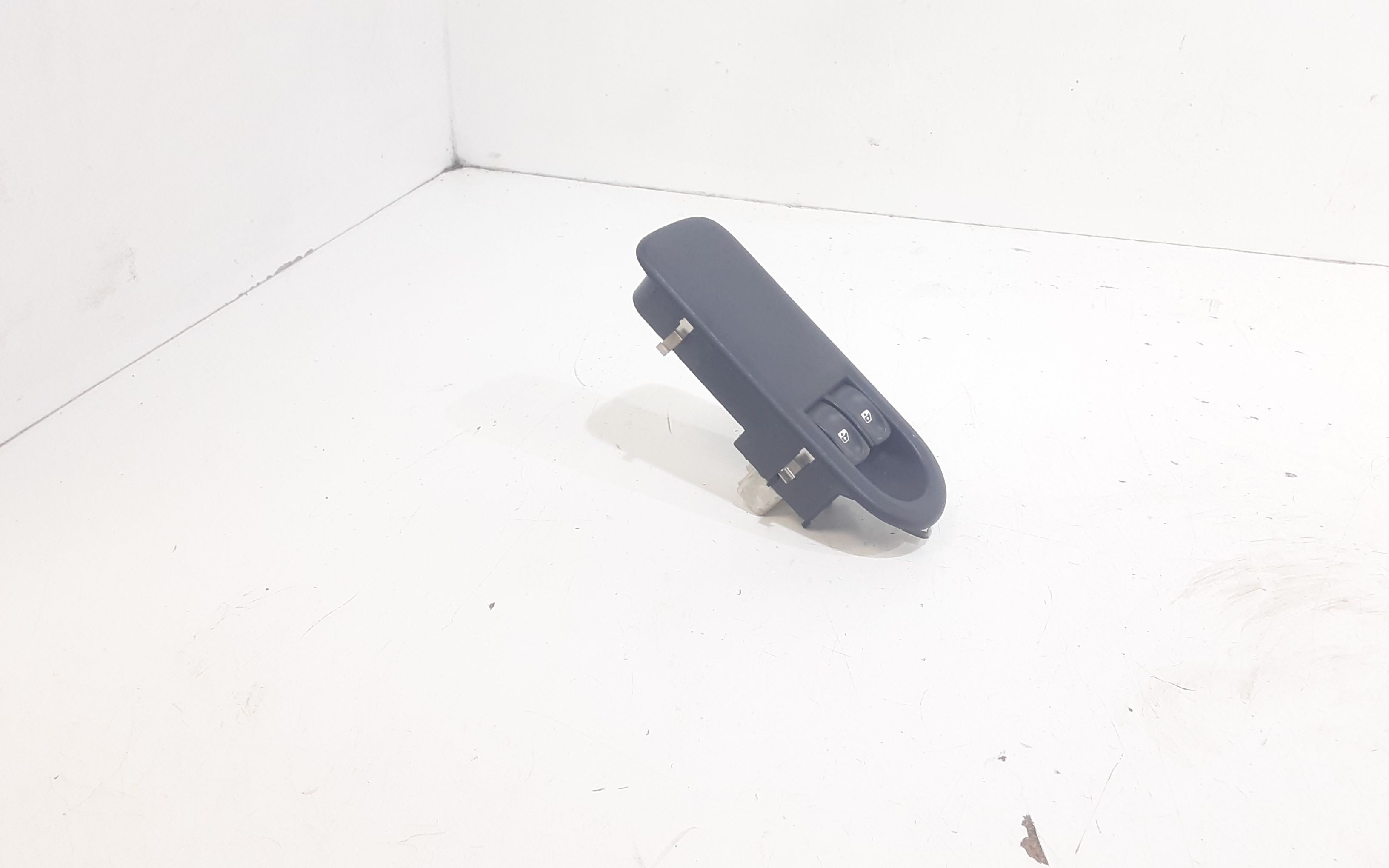 Pulsantiera anteriore sinistra Guida RENAULT Clio Serie (04>08)