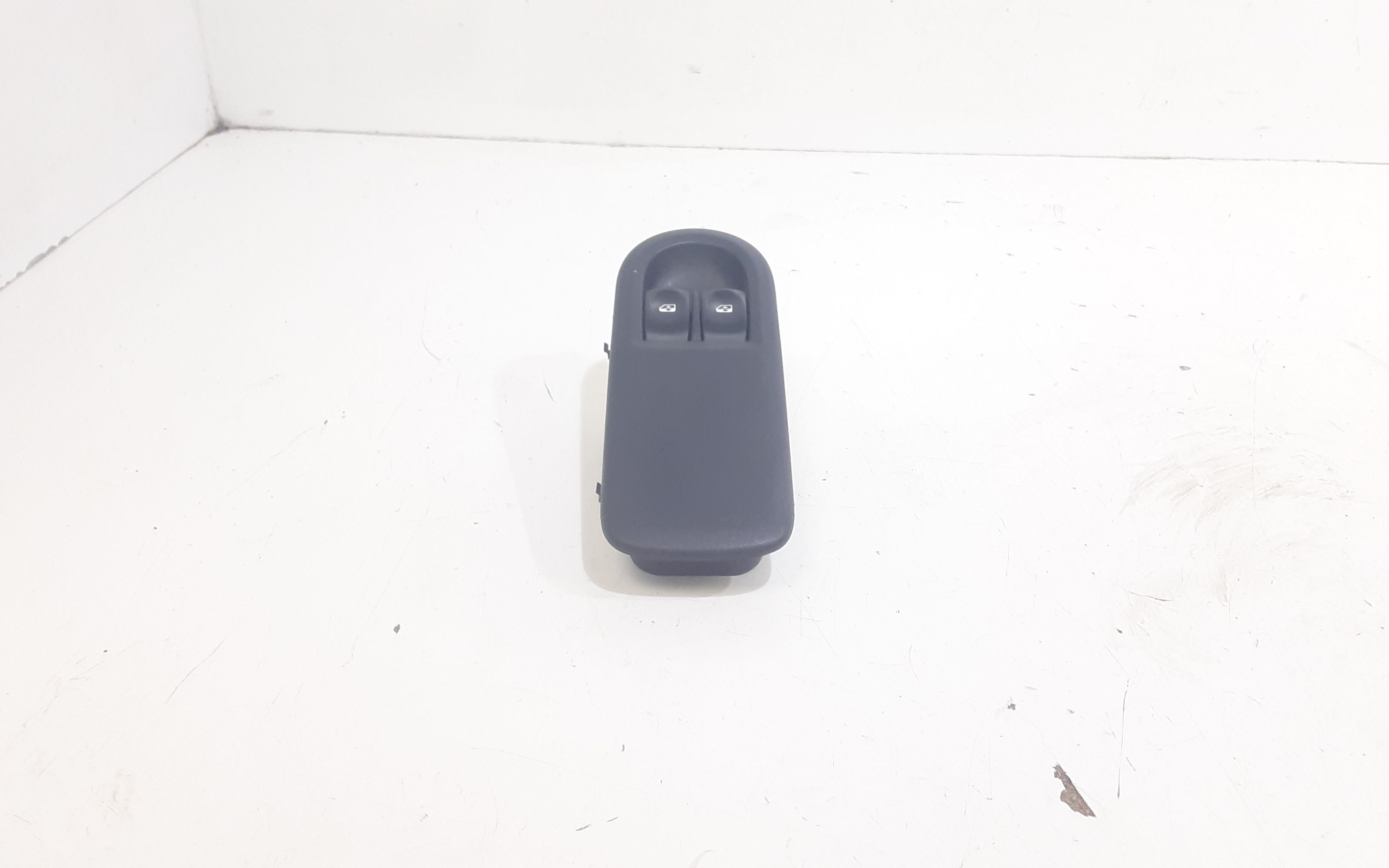 Pulsantiera anteriore sinistra Guida RENAULT Clio Serie (04>08)