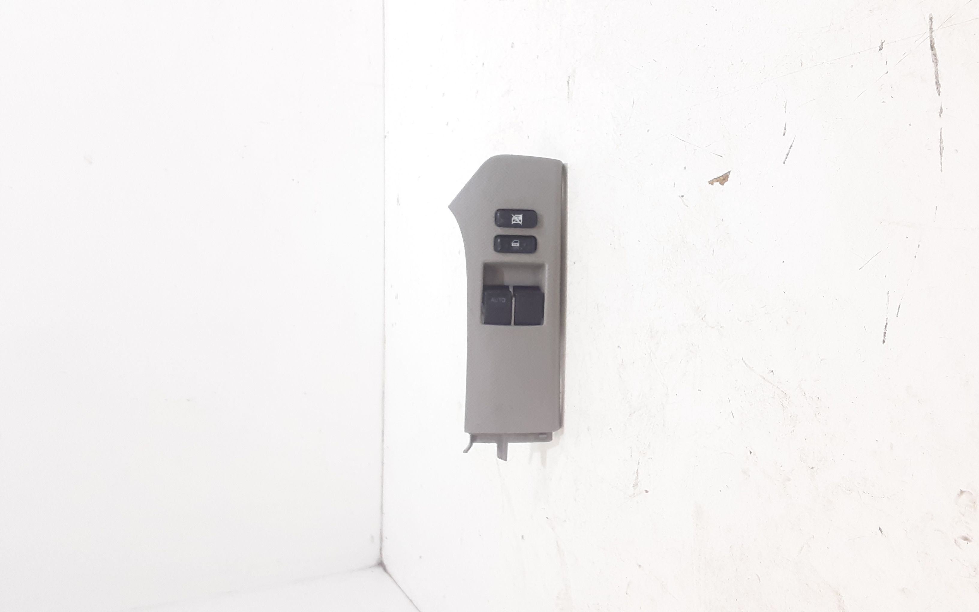 Pulsantiera anteriore sinistra Guida TOYOTA Yaris Serie (05>08)