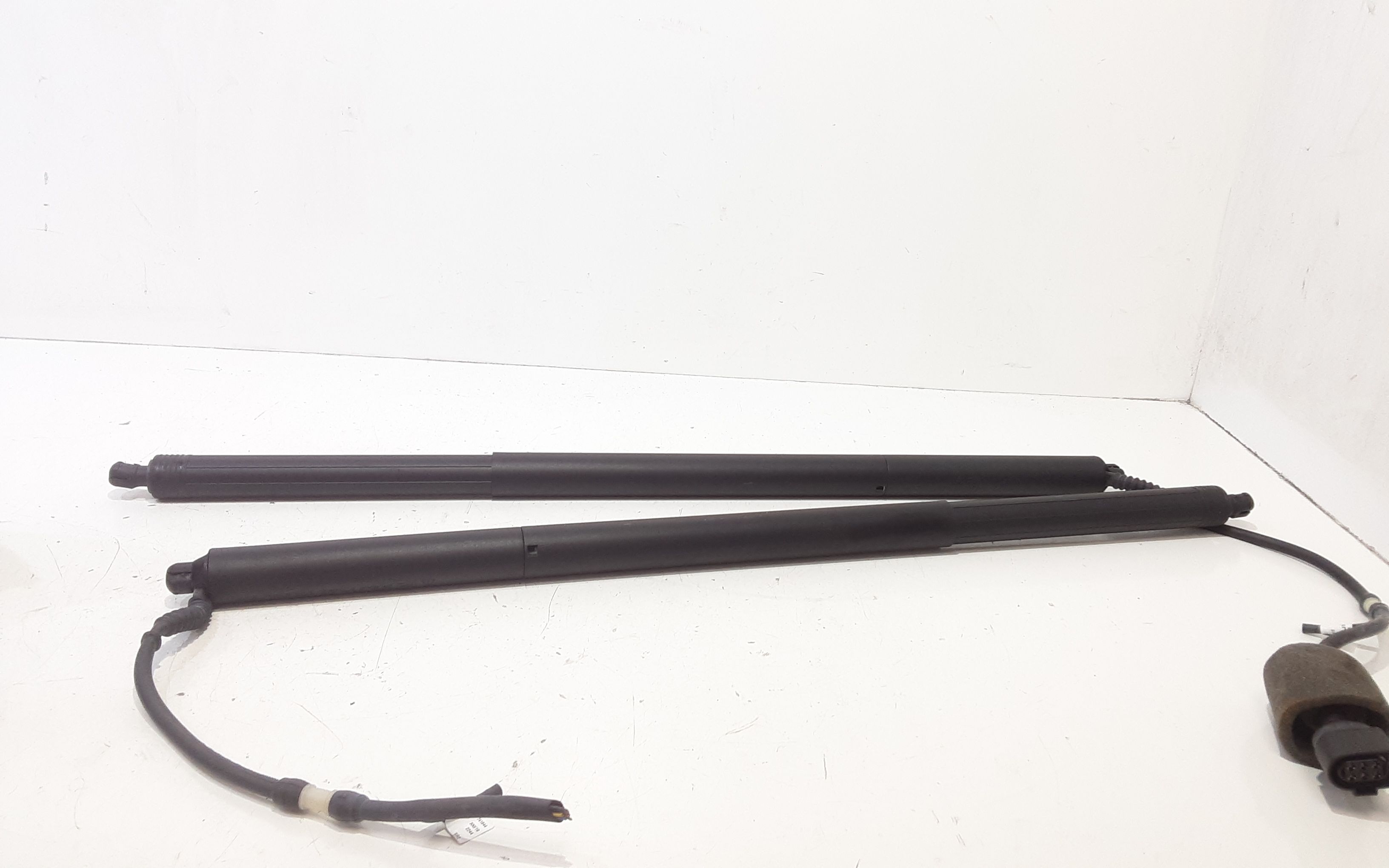 Pistoncini cofano Post. VOLKSWAGEN Multivan Serie (15>)