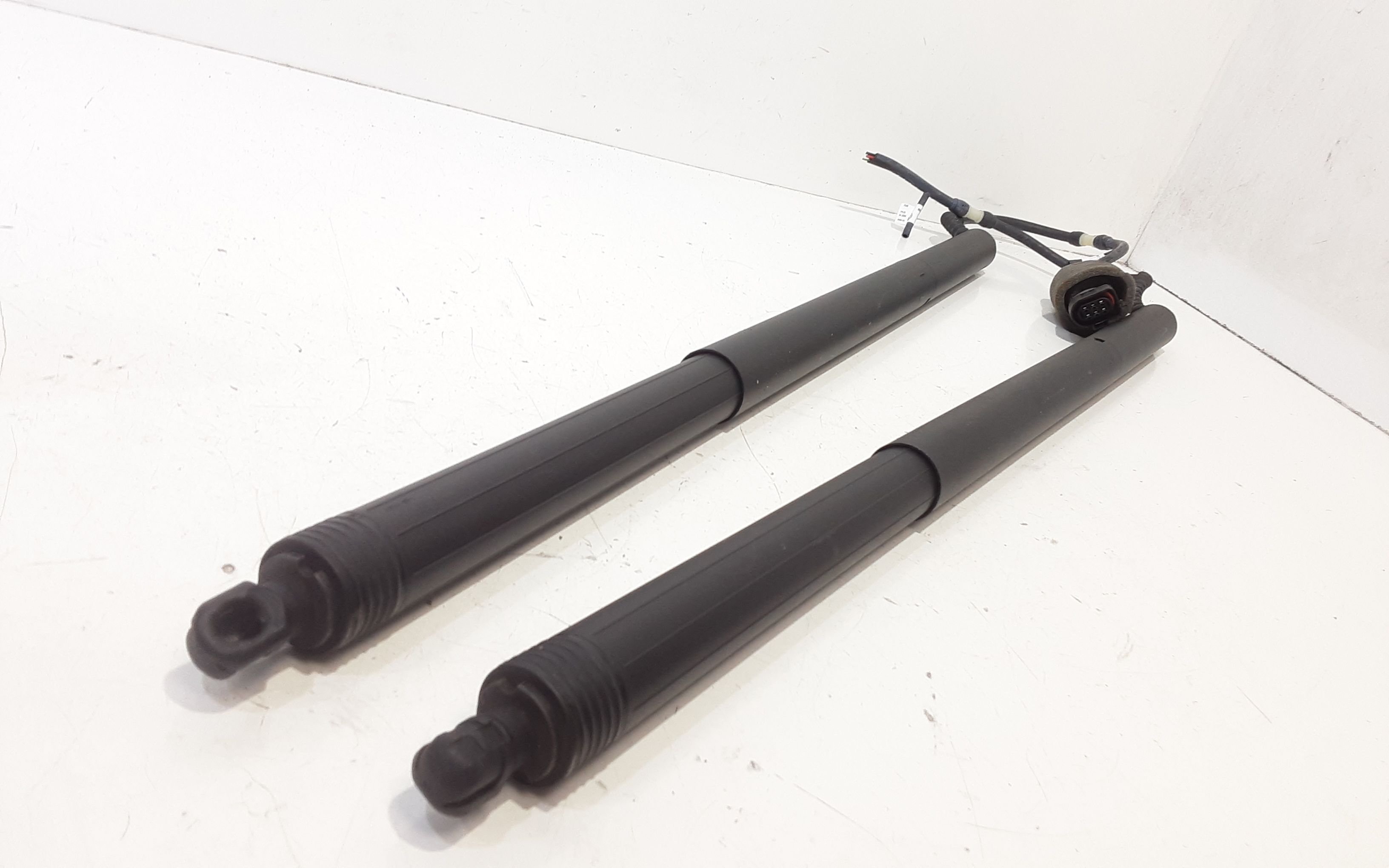 Pistoncini cofano Post. VOLKSWAGEN Multivan Serie (15>)