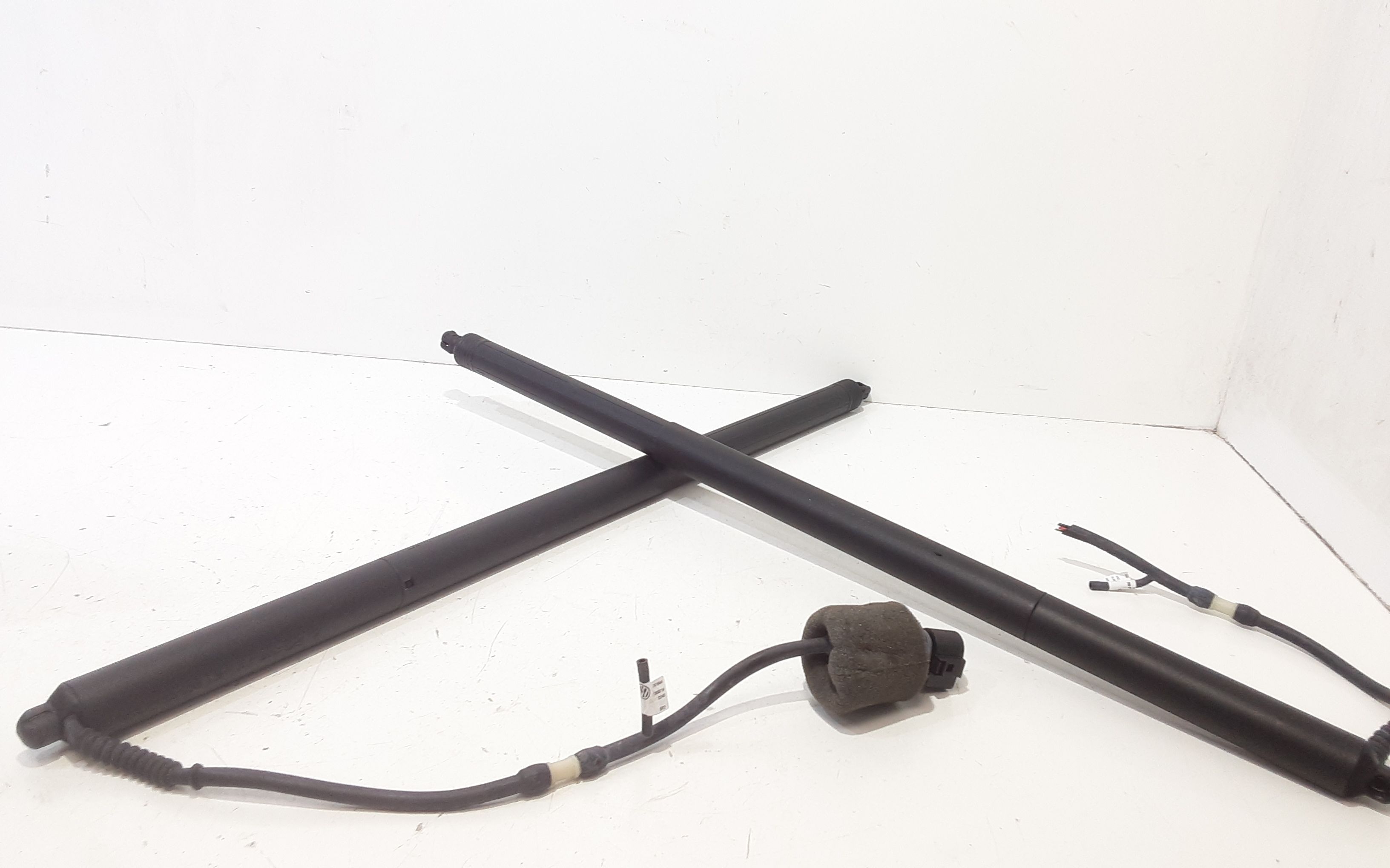 Pistoncini cofano Post. VOLKSWAGEN Multivan Serie (15>)