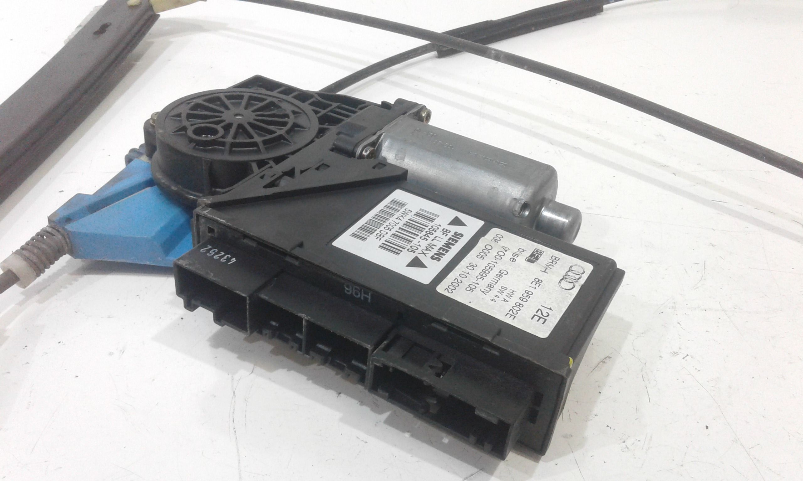 Cremagliera anteriore destra passeggero AUDI A4 Avant (8E) 1 serie