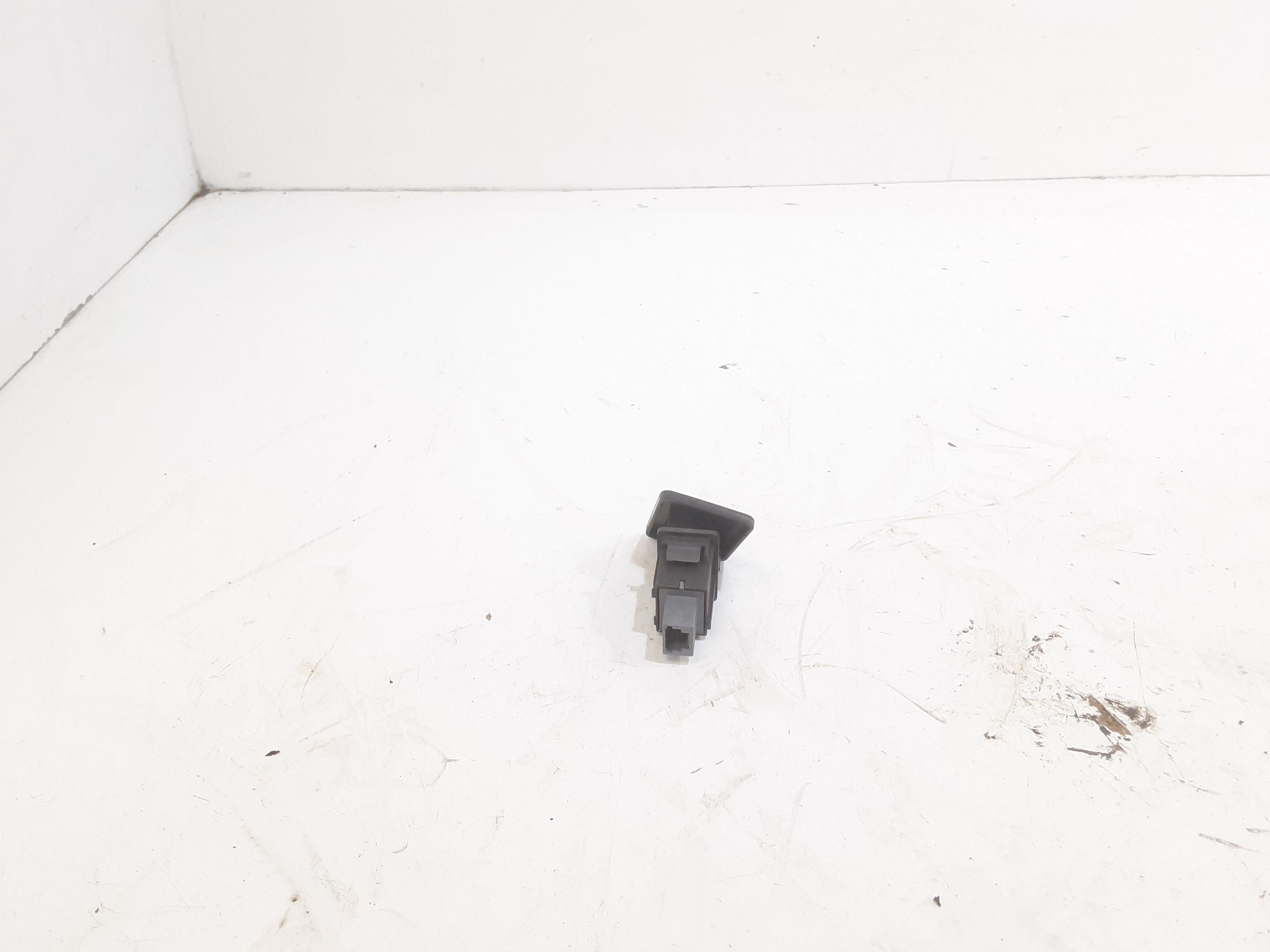 Pulsante luci di emergenza TOYOTA Yaris Serie (05>08)