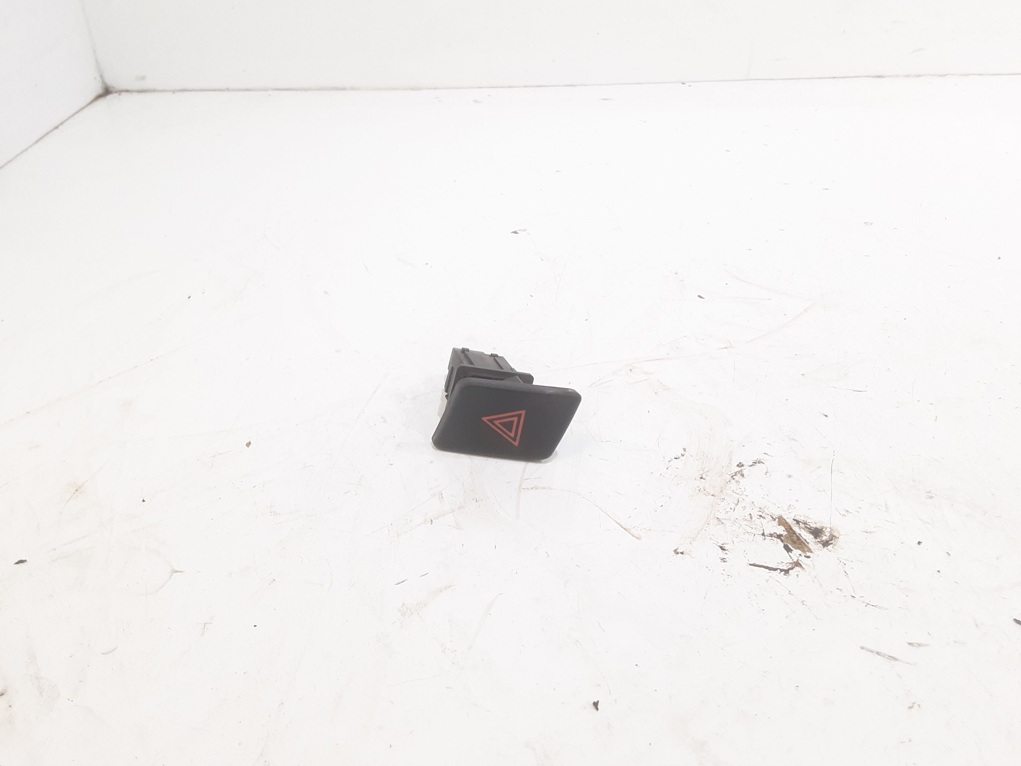 Pulsante luci di emergenza TOYOTA Yaris Serie (05>08)