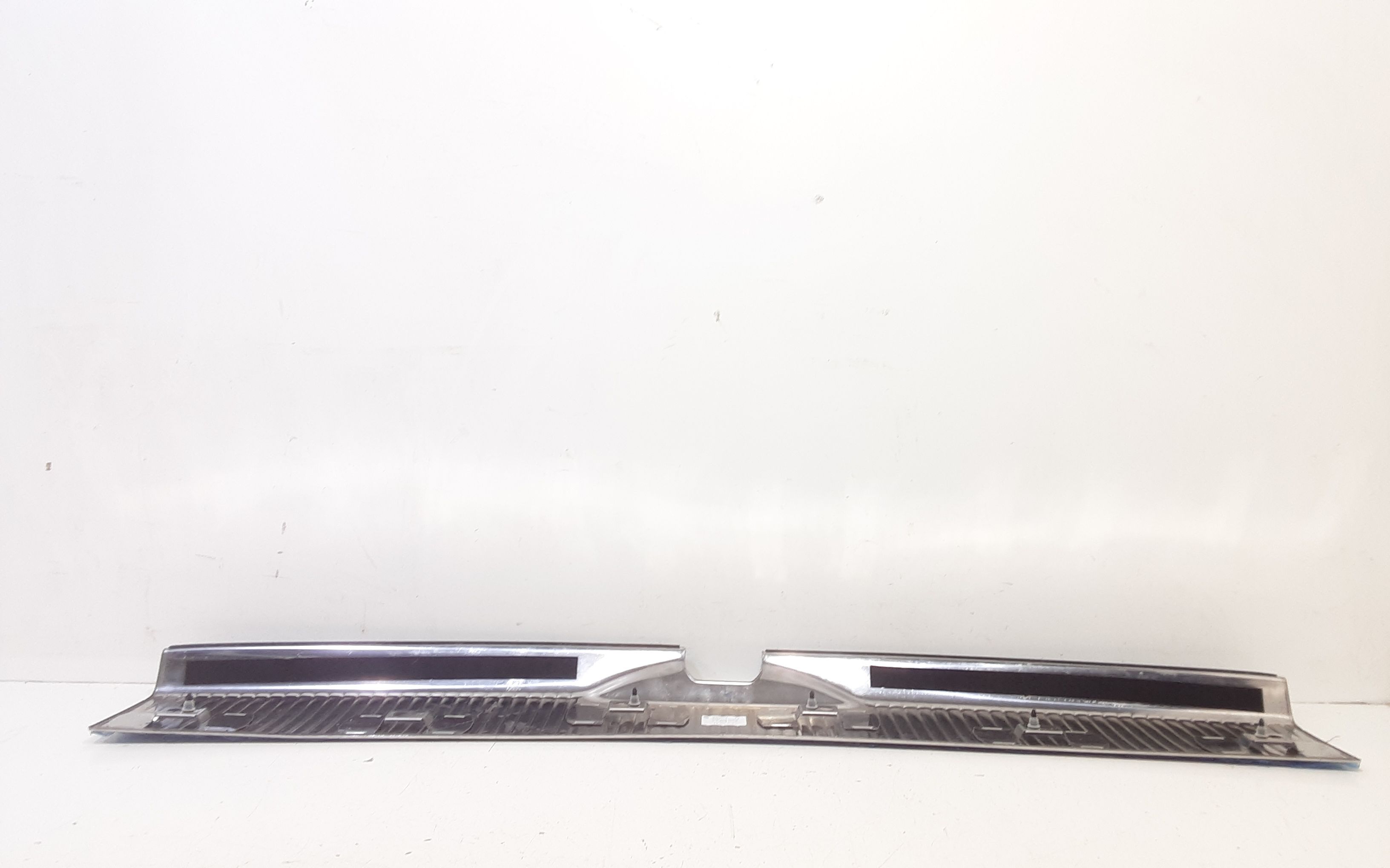 Batticofano posteriore VOLKSWAGEN Multivan Serie (15>)