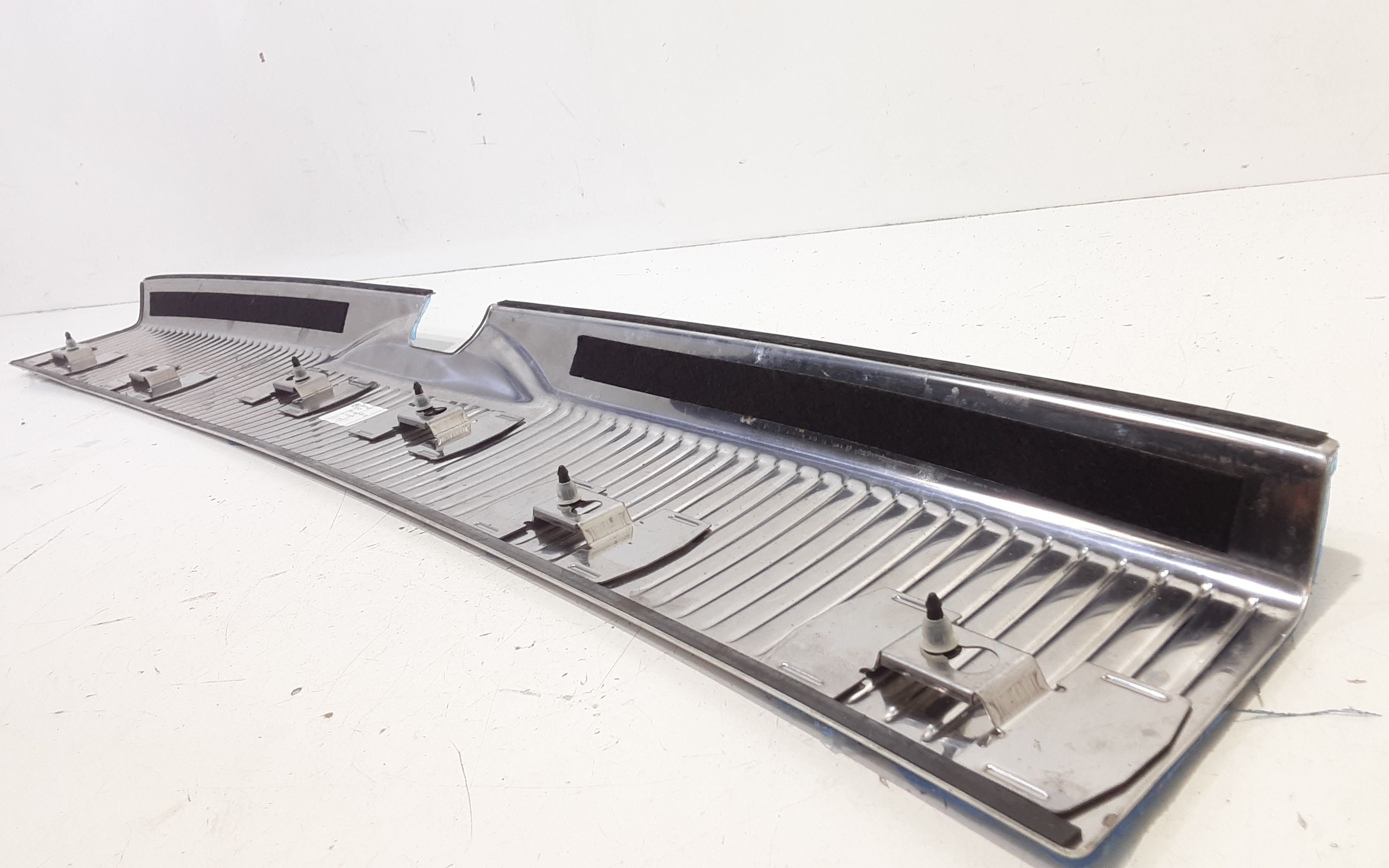 Batticofano posteriore VOLKSWAGEN Multivan Serie (15>)