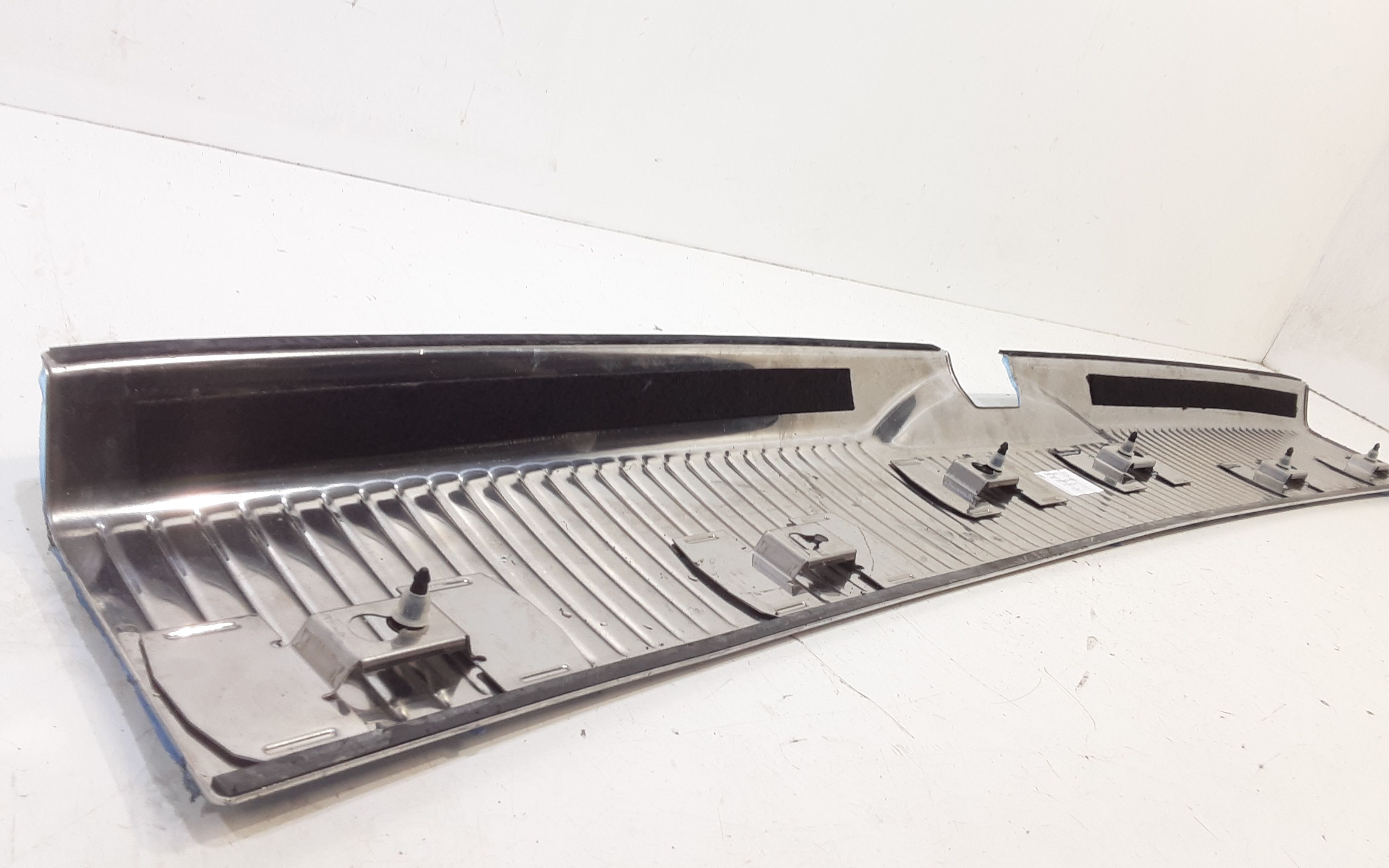 Batticofano posteriore VOLKSWAGEN Multivan Serie (15>)