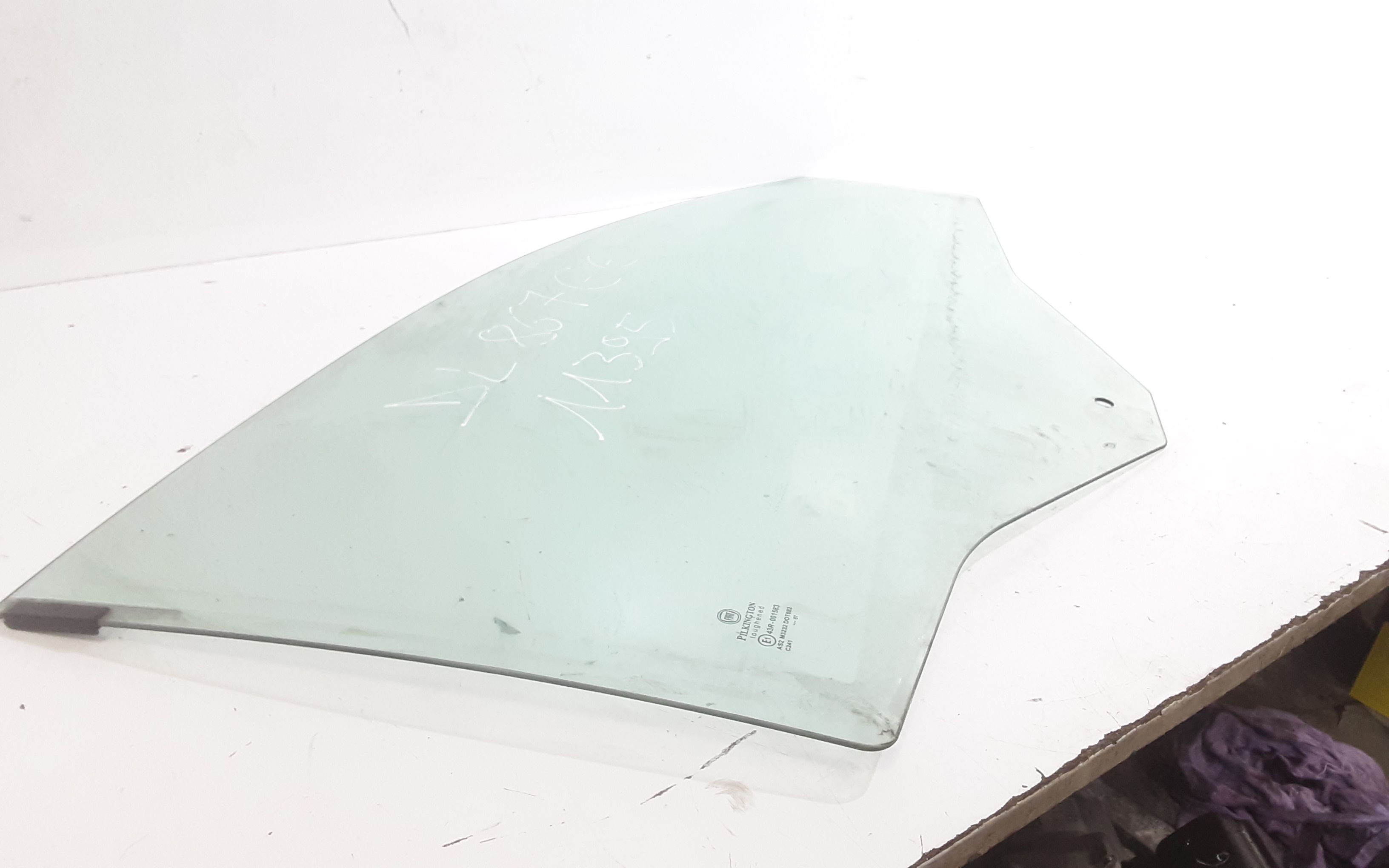 Vetro scendente anteriore destro FIAT 500 Serie (07>14)