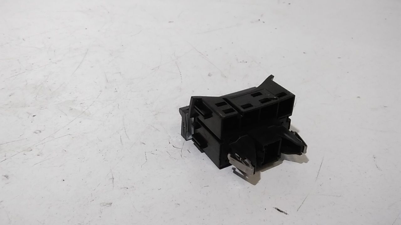 Pulsante luci di emergenza FIAT 500 Serie Elettrica (20>)