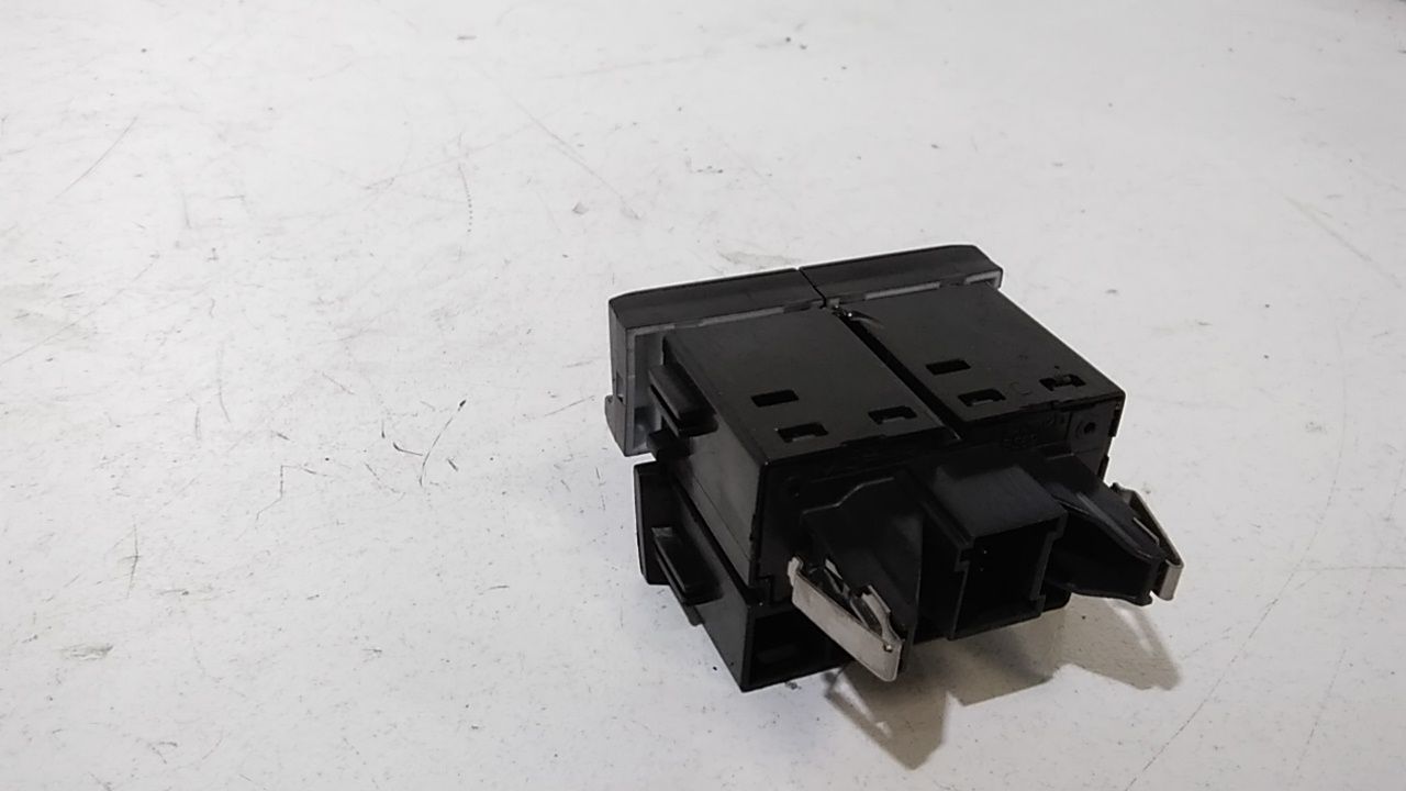 Pulsante luci di emergenza FIAT 500 Serie Elettrica (20>)