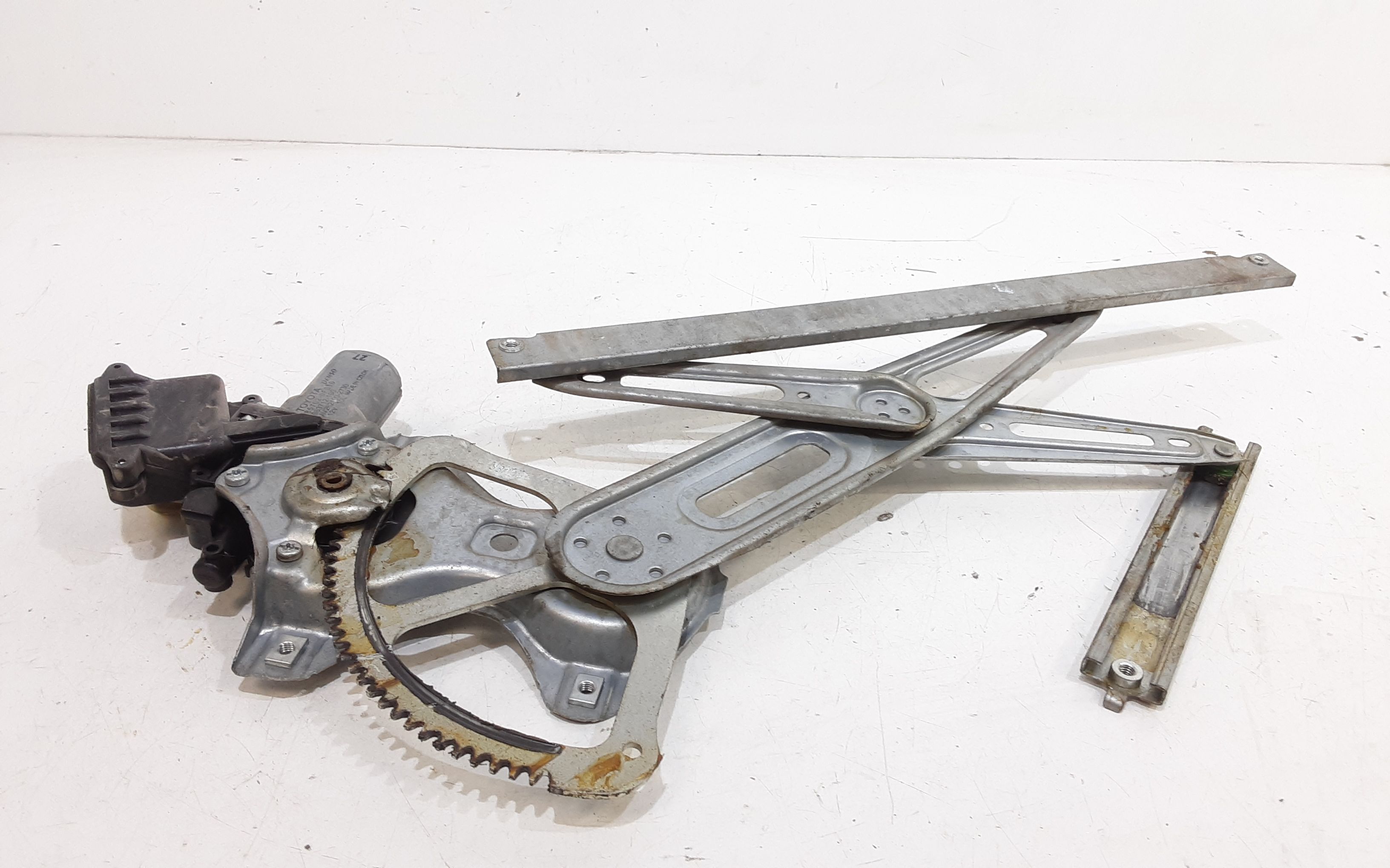 Cremagliera anteriore sinistra Guida TOYOTA Yaris Serie (05>08)