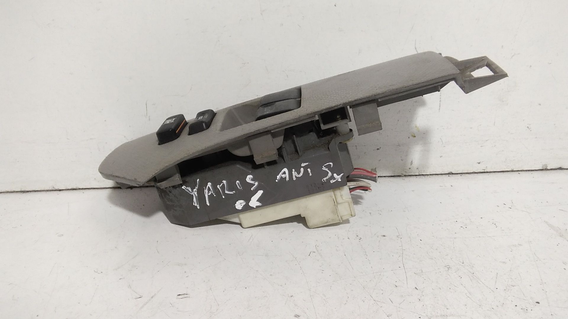 Pulsantiera anteriore sinistra Guida TOYOTA Yaris Serie (05>08)