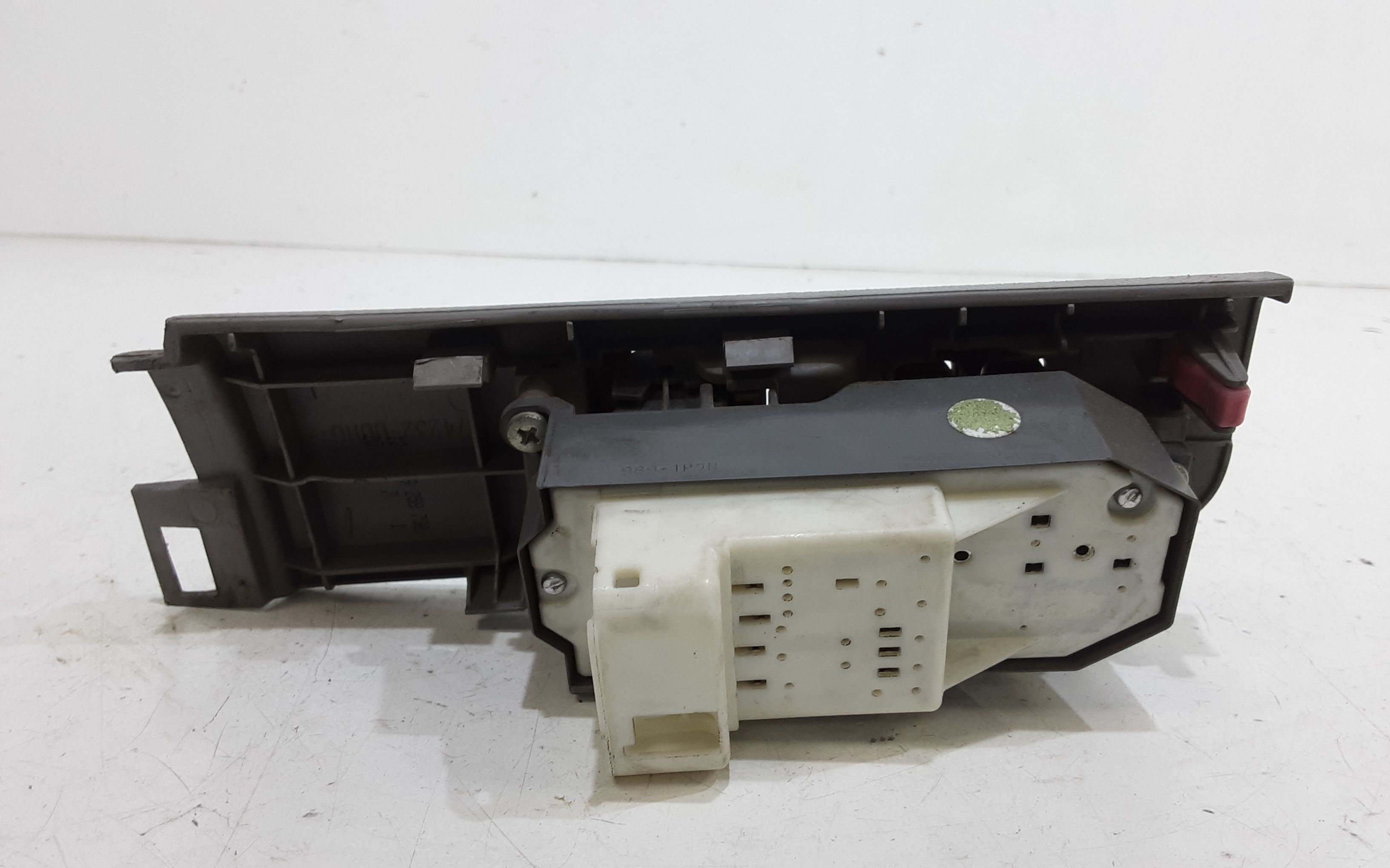 Pulsantiera anteriore sinistra Guida TOYOTA Yaris Serie (05>08)