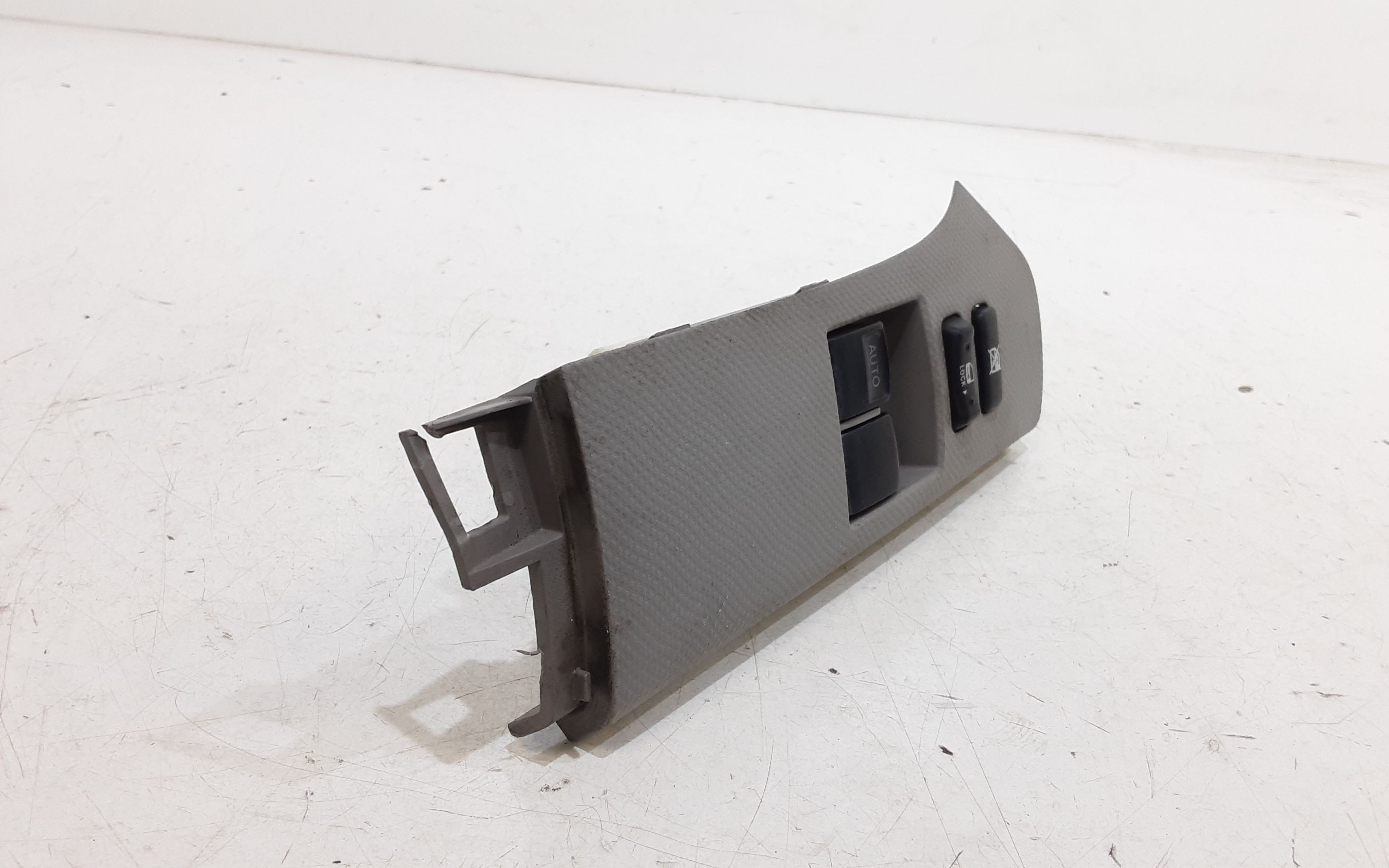 Pulsantiera anteriore sinistra Guida TOYOTA Yaris Serie (05>08)