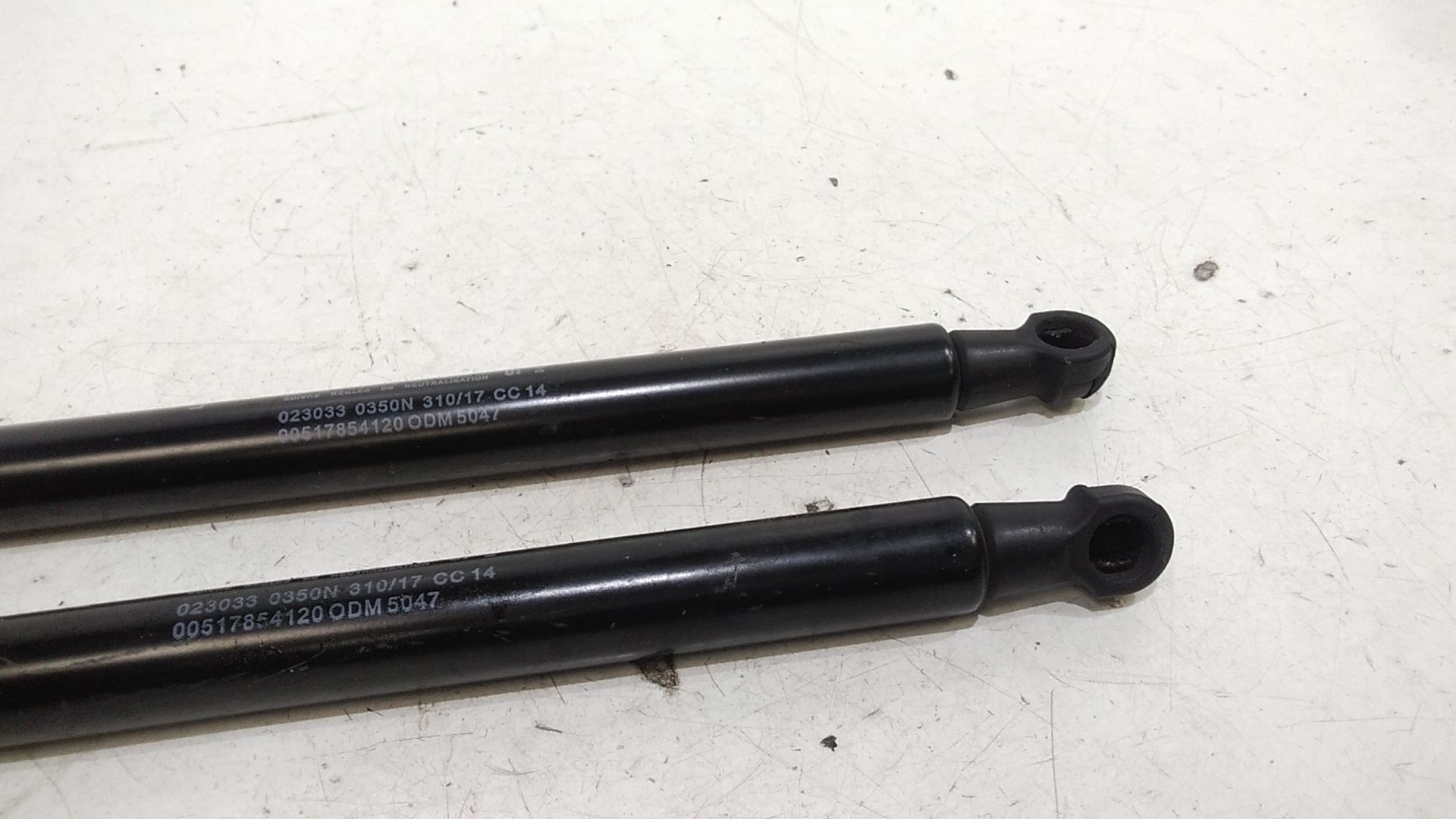 Pistoncini cofano ant ABARTH 595 Serie (12>19)