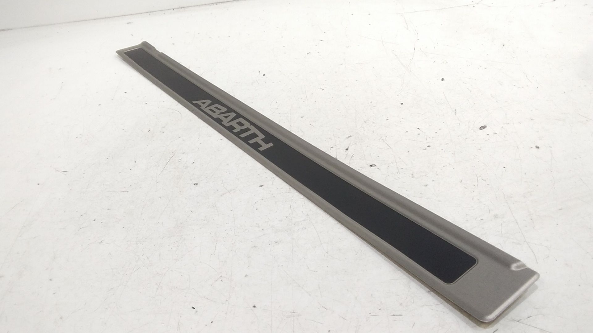 Batticalcagno Anteriore Destro ABARTH 595 Serie (12>19)