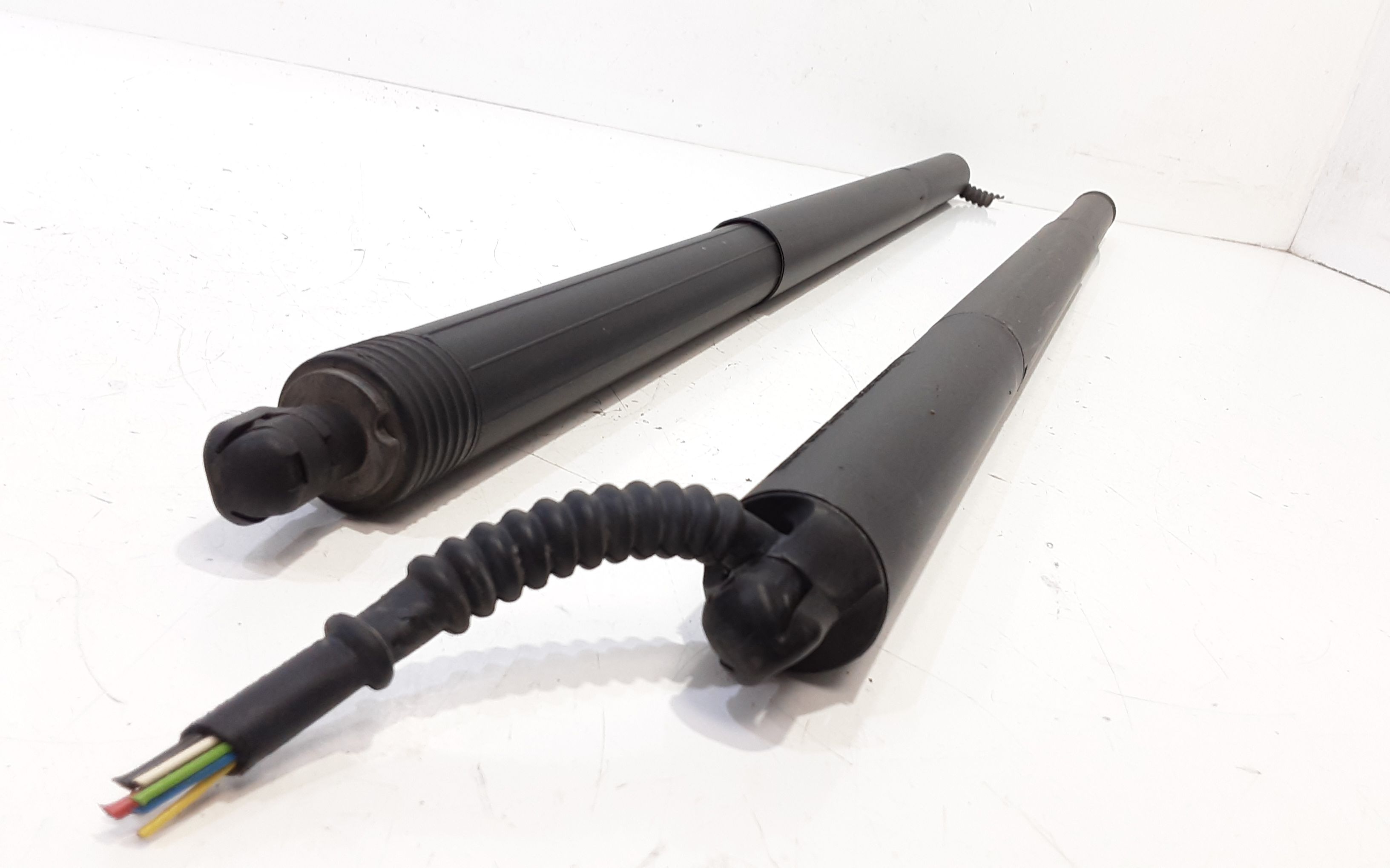 Pistoncini cofano Post. VOLKSWAGEN Multivan Serie (15>)